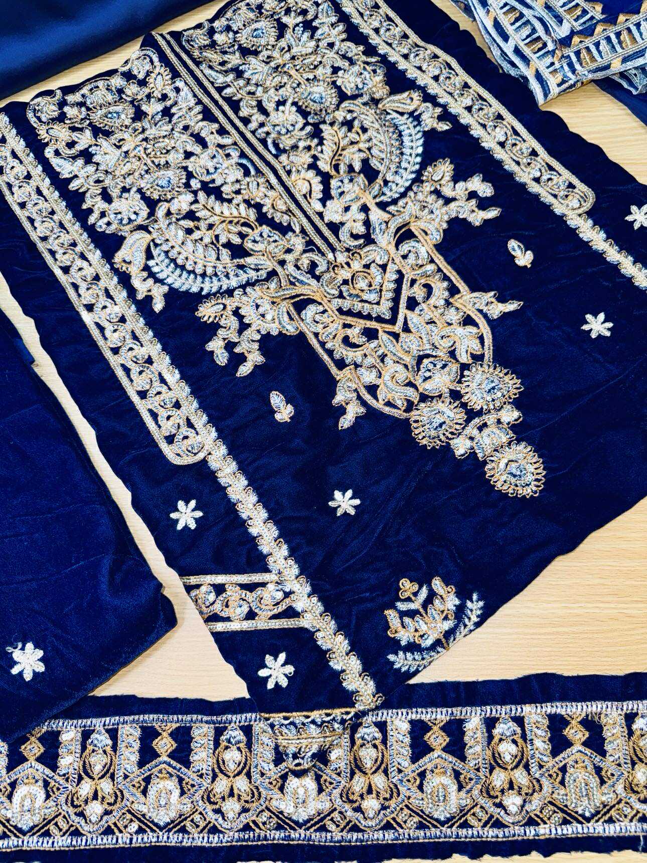 Asim Jofa Makhmal BLUE Ayeza Khan Edit Collection