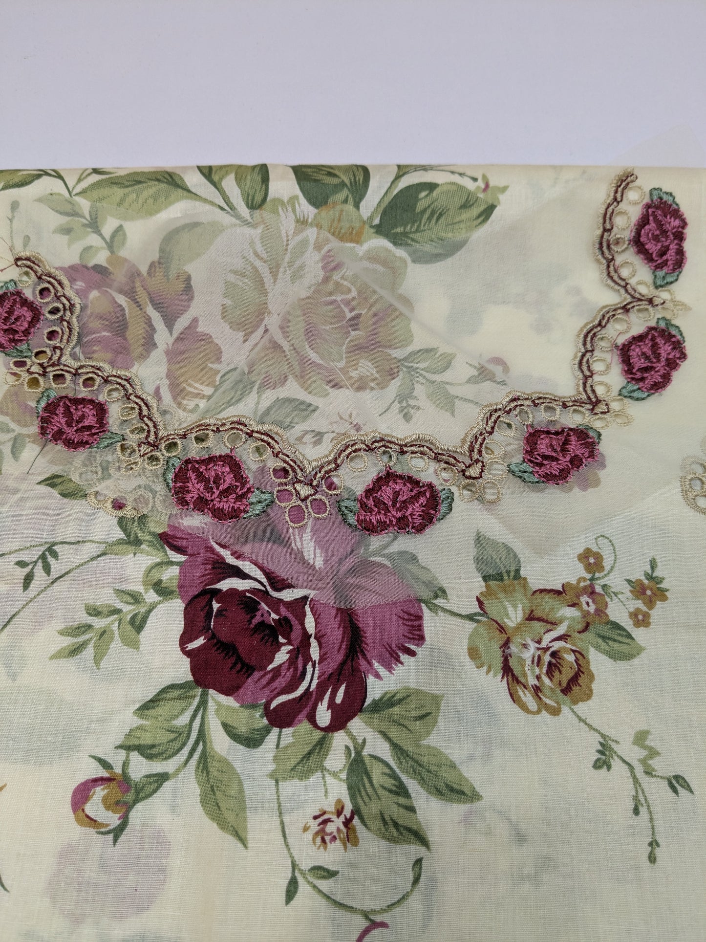 IZNIK CHIKENKARI EMB LAWN ROSE PRINT