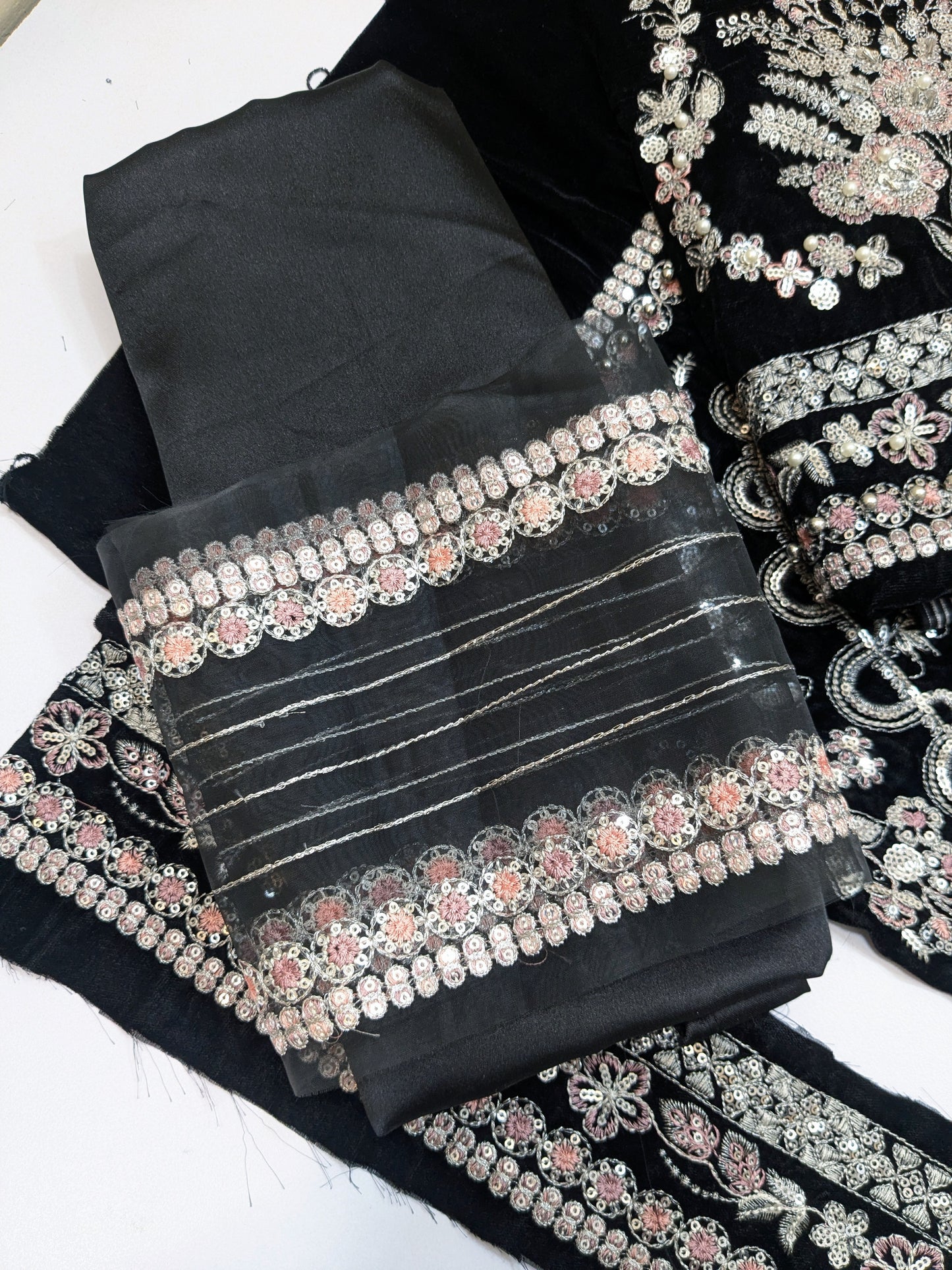Aneela Sumbul Black Velvet Luxurious Look