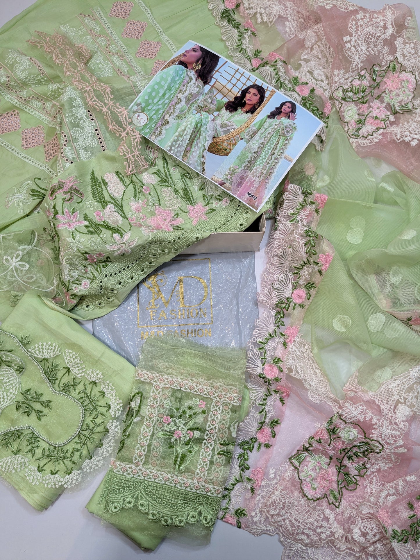 CRIMSON SEAFOAM GREEN LUXURY LAWN DIL DUPPATA