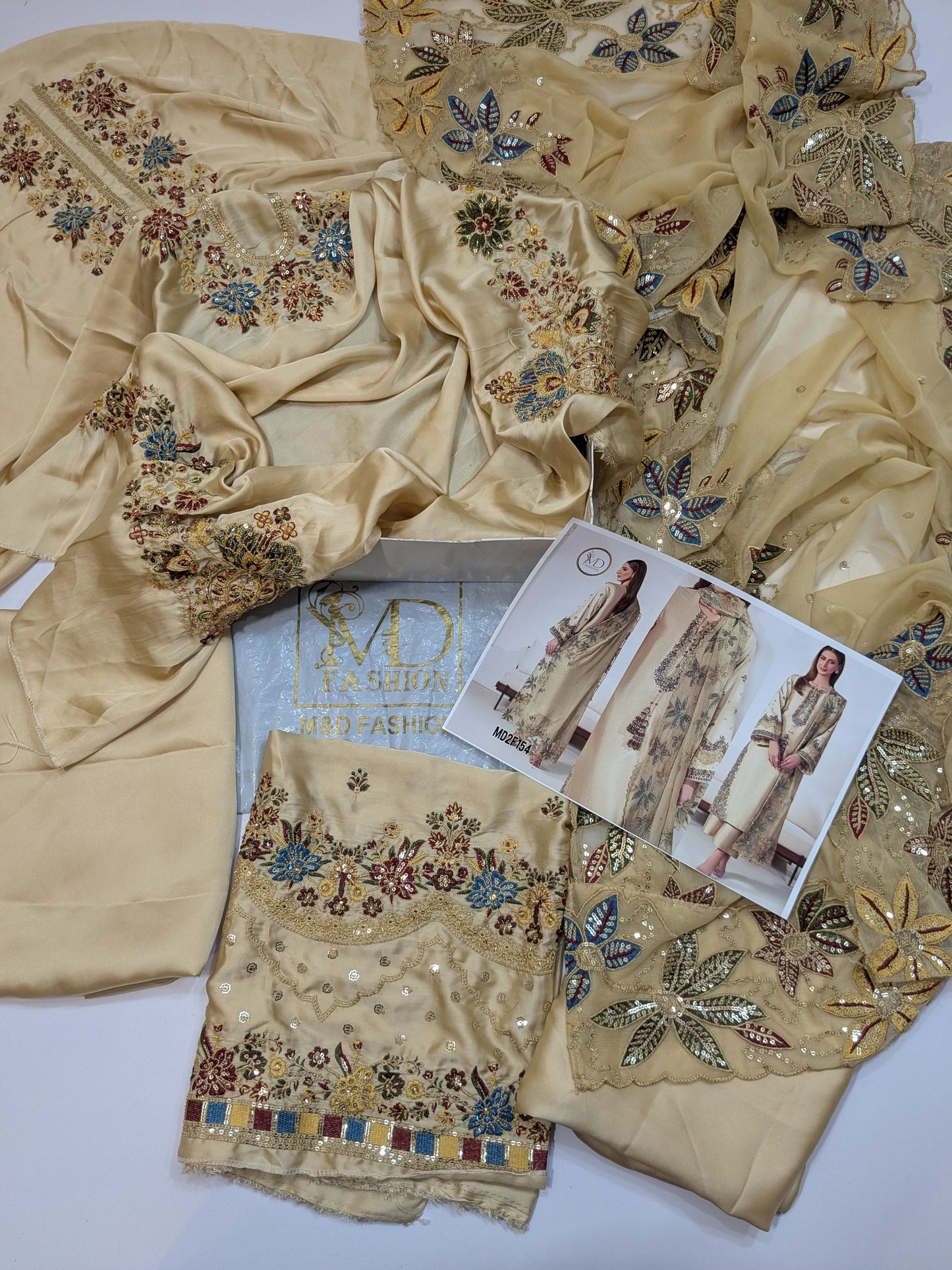 IZNIK FAWB SILK EMBROIDERED