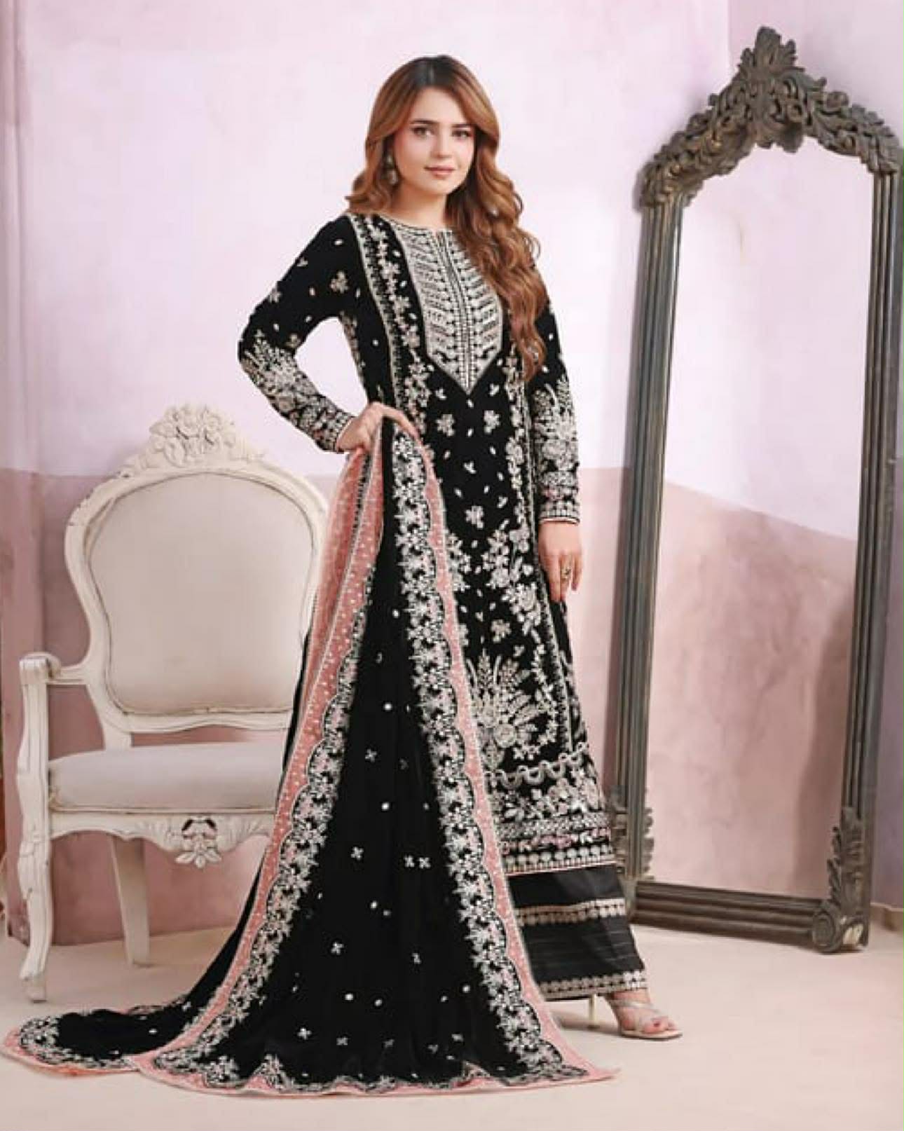 Aneela Sumbul Black Velvet Luxurious Look