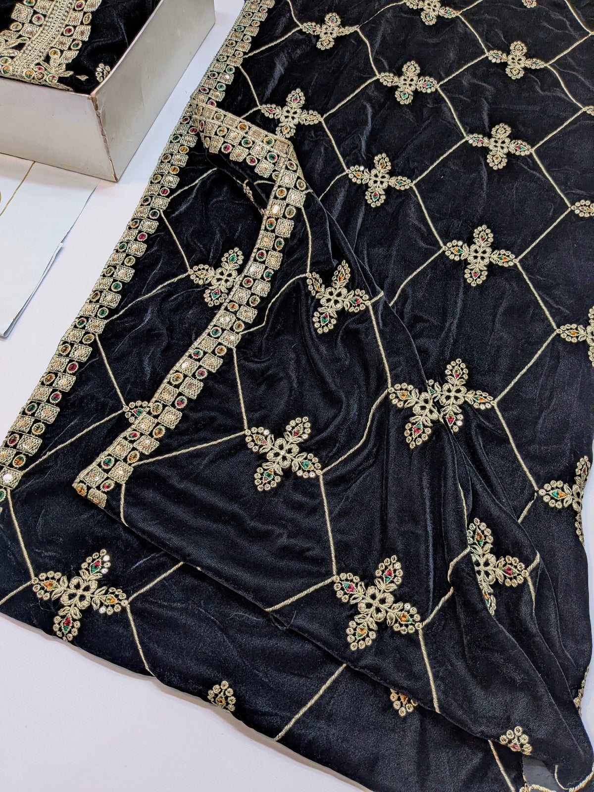 ZARQÉ KaliJaal Black Velvet Suit with Makhmal Shawl Embroidered