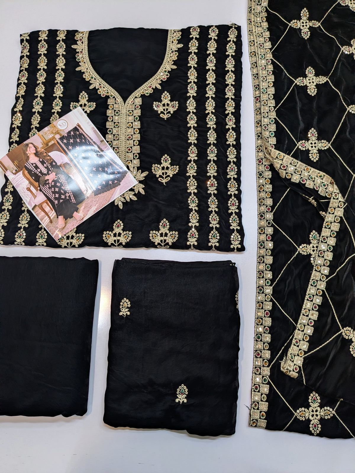 ZARQÉ KaliJaal Black Velvet Suit with Makhmal Shawl Embroidered