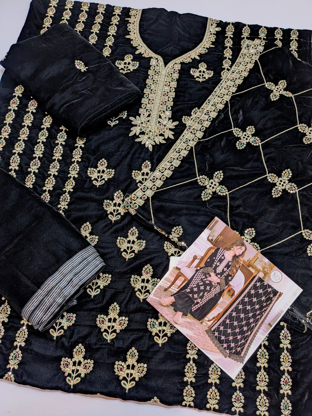 ZARQÉ KaliJaal Black Velvet Suit with Makhmal Shawl Embroidered