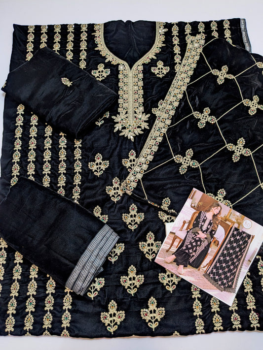 ZARQÉ KaliJaal Black Velvet Suit with Makhmal Shawl Embroidered