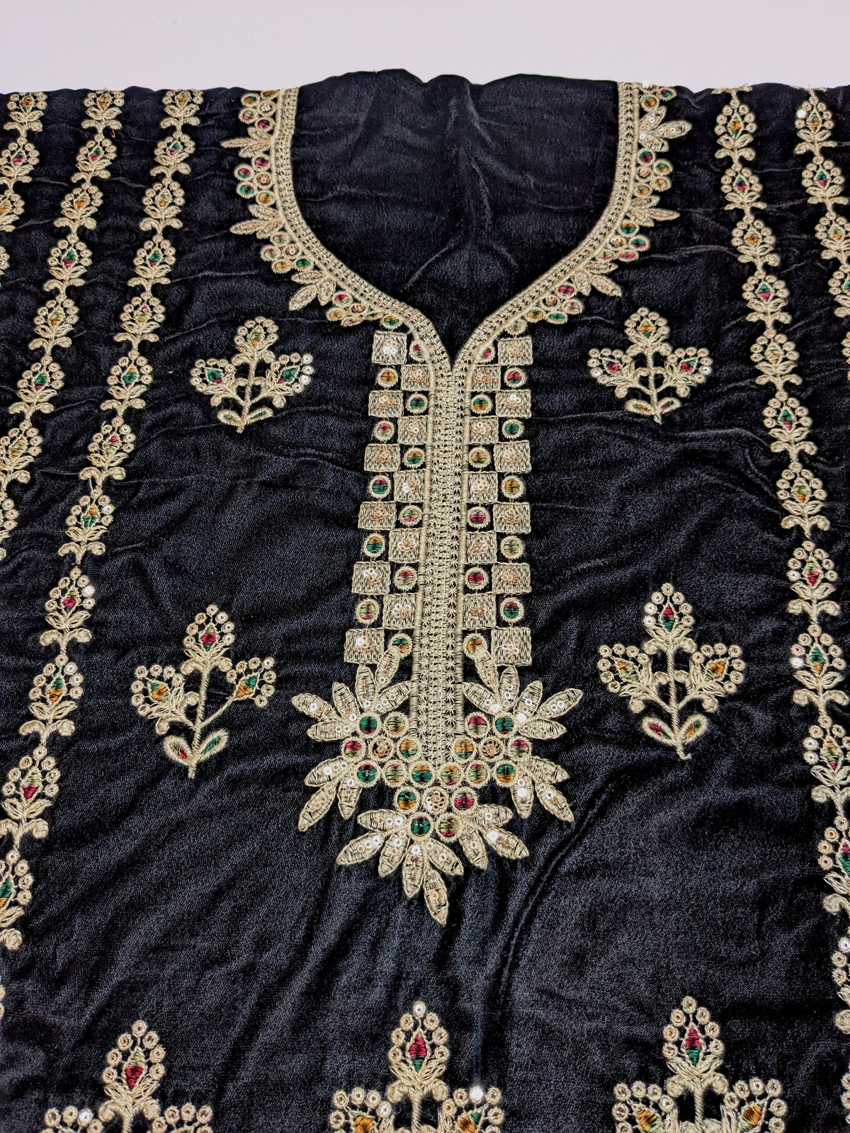 ZARQÉ KaliJaal Black Velvet Suit with Makhmal Shawl Embroidered