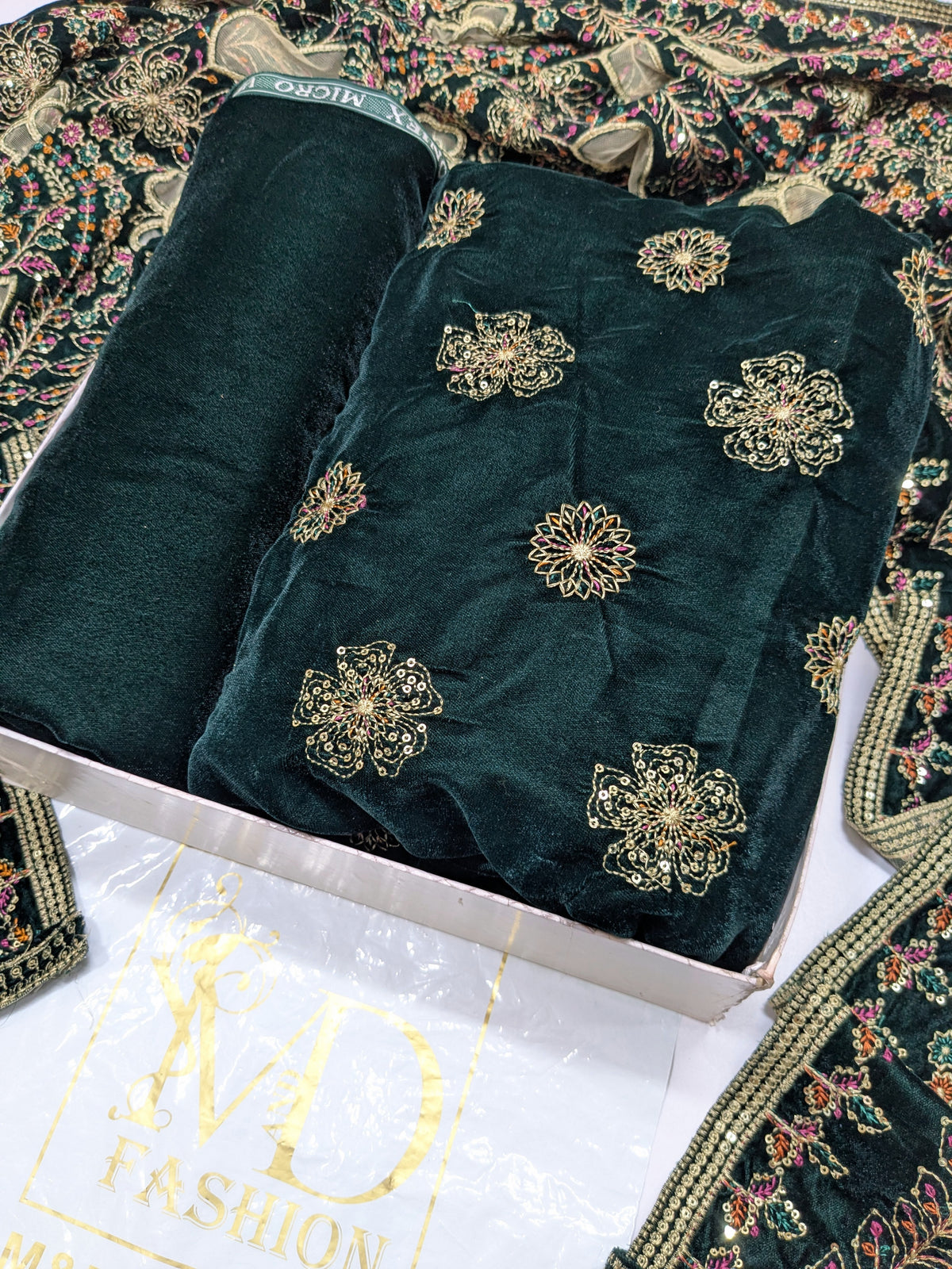Evergreen Velvet Suit Cutwork Carving Heavy Shawl