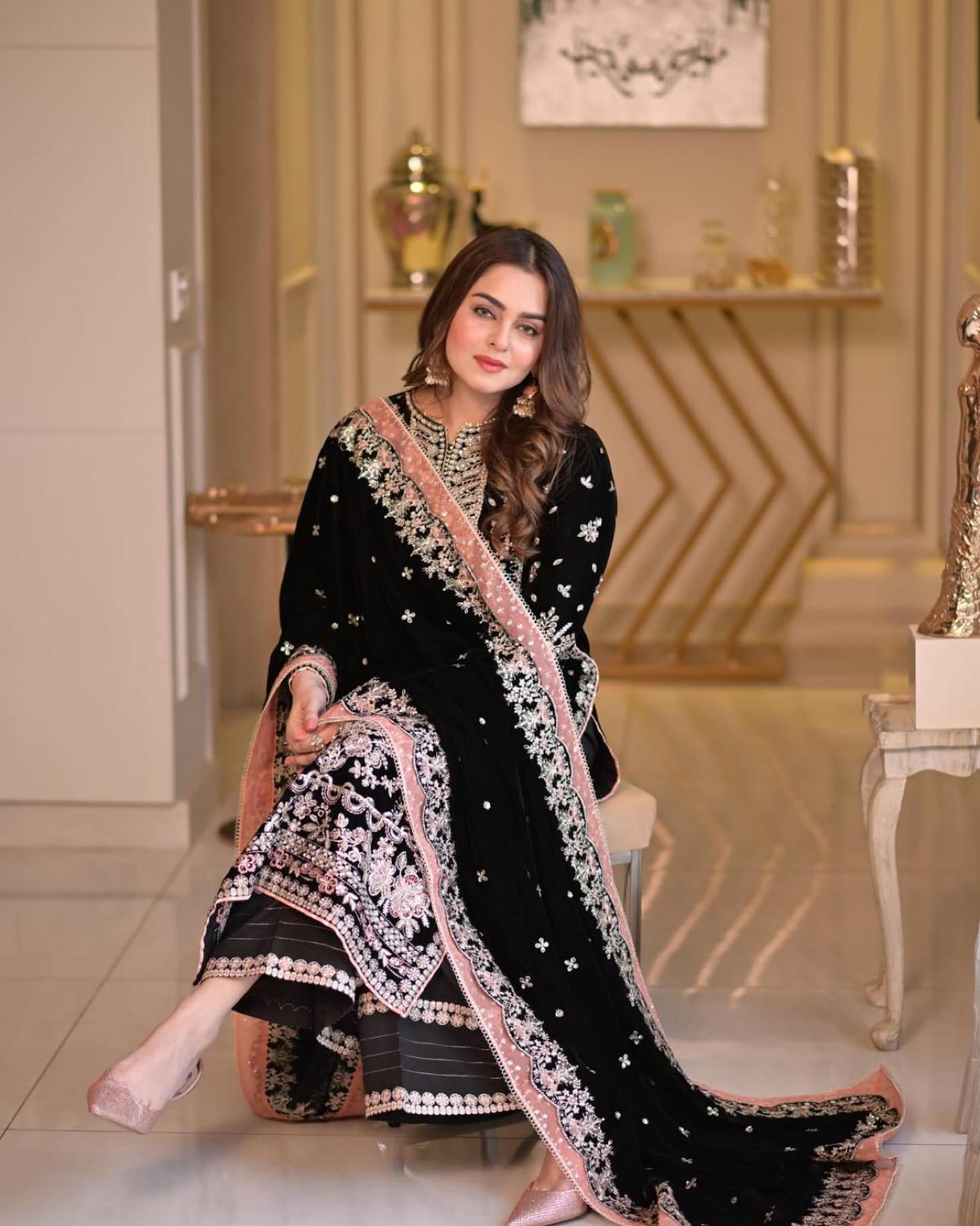 Aneela Sumbul Black Velvet Luxurious Look