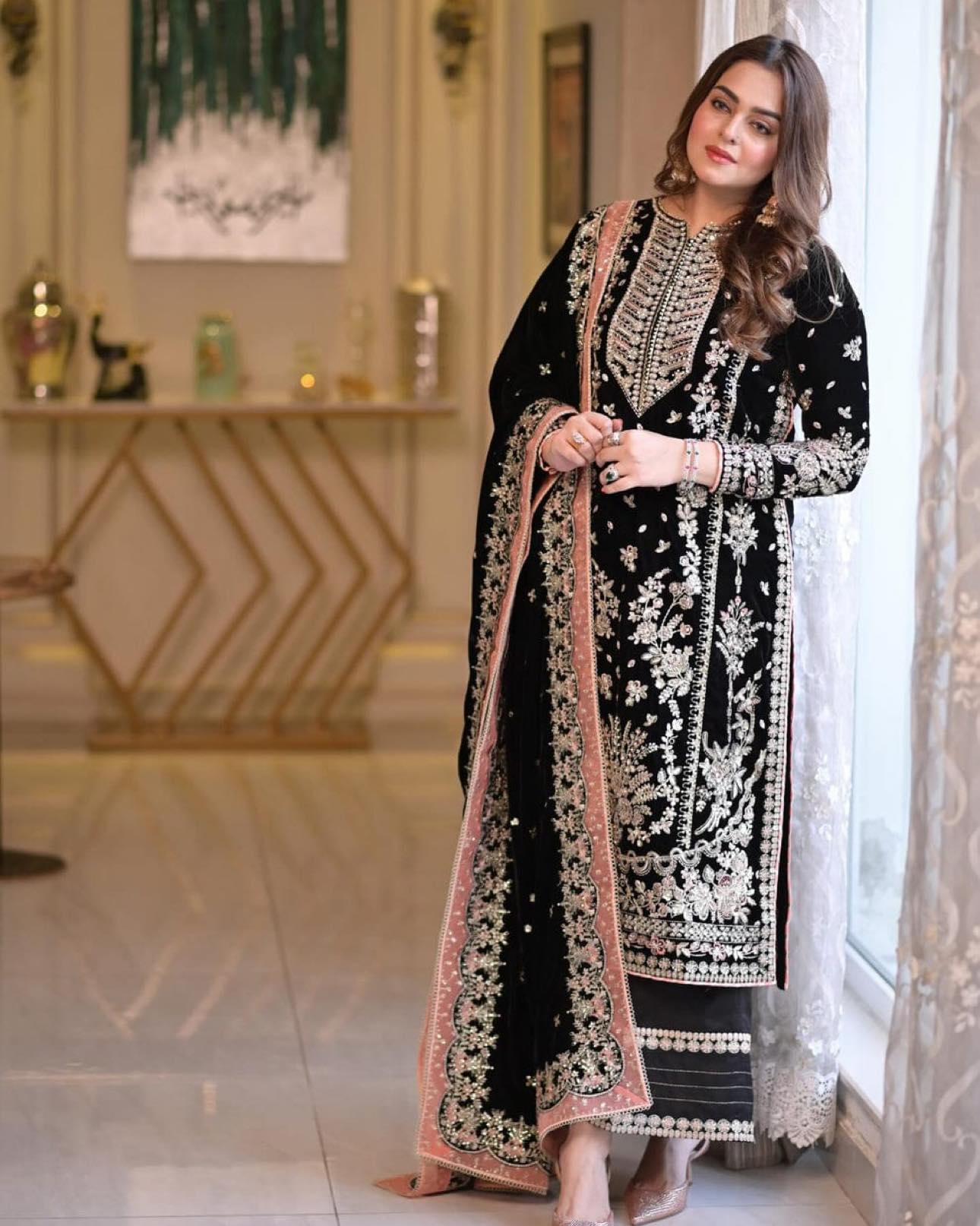 Aneela Sumbul Black Velvet Luxurious Look