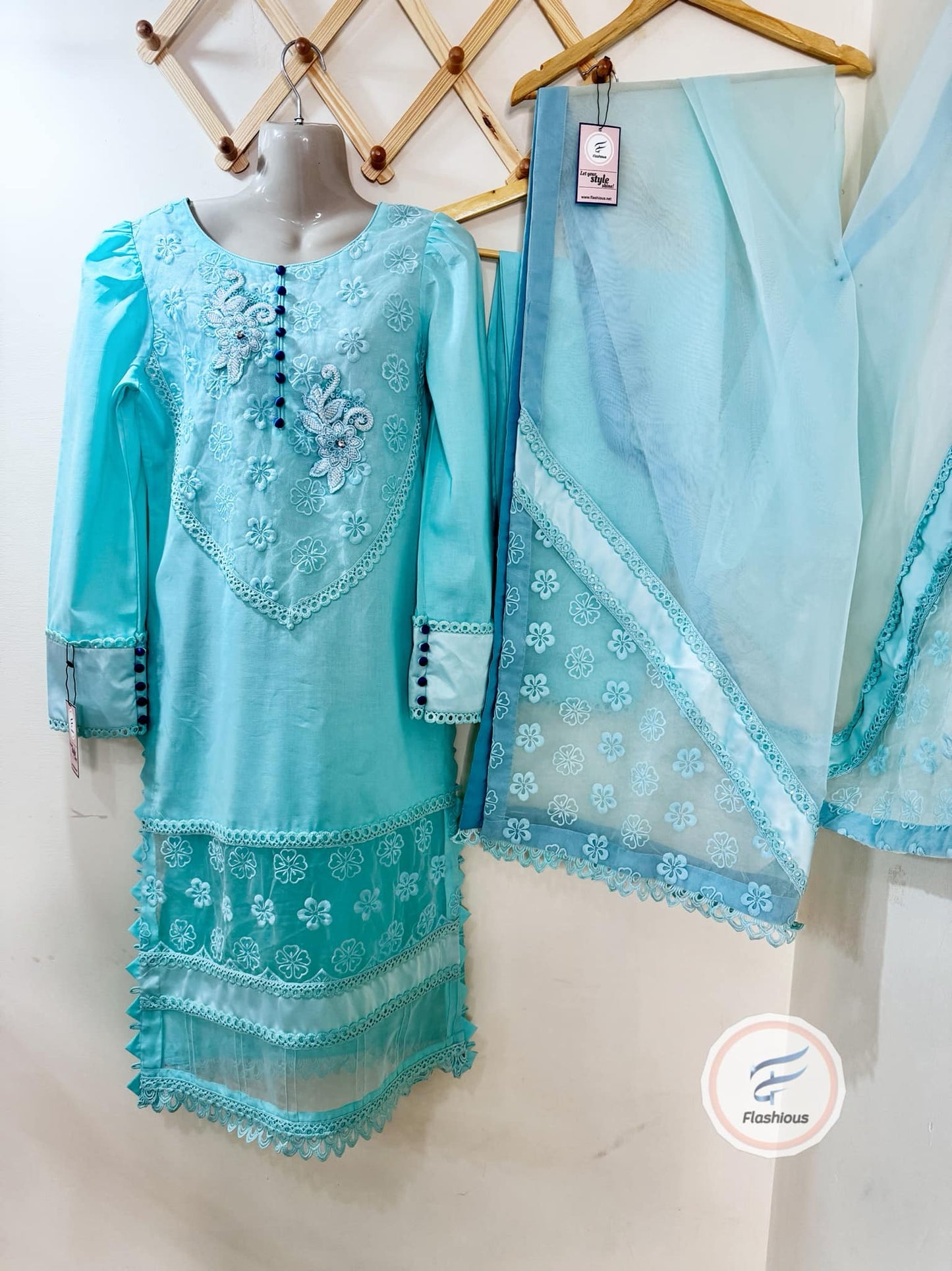 Lawn & Organza AQUA Sensations 3-Piece Ready To Wear