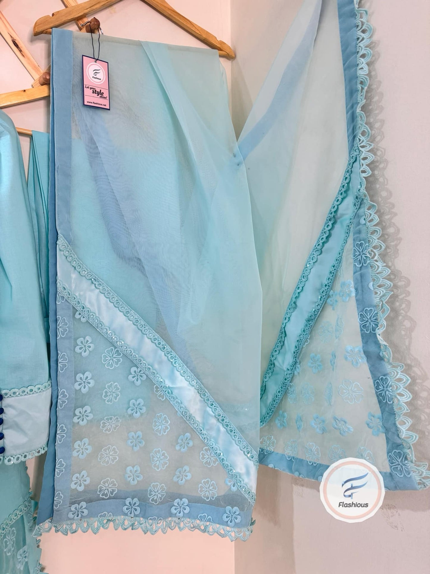 Lawn & Organza AQUA Sensations 3-Piece Ready To Wear