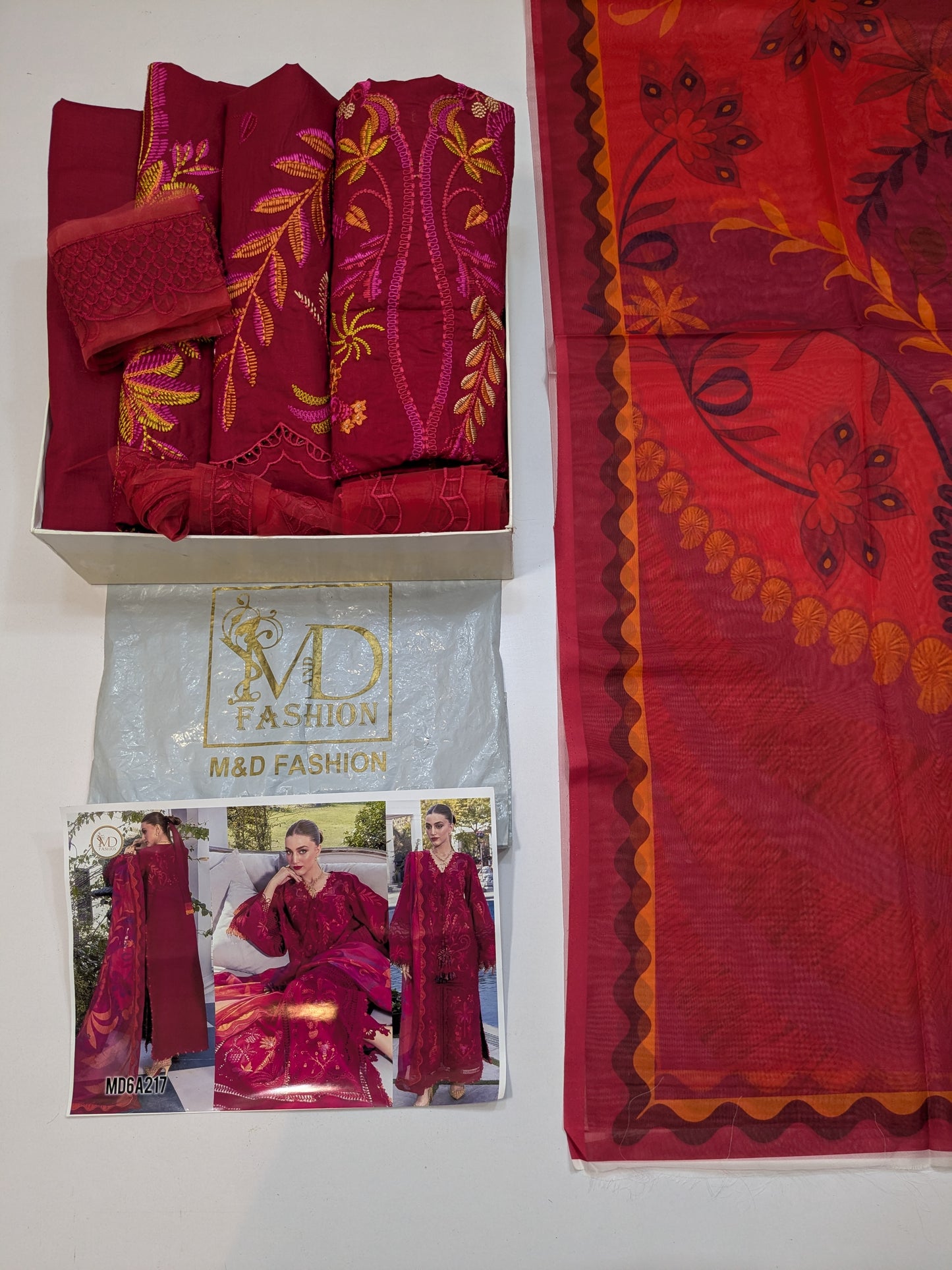 CRIMSON BEAUTY IN BLOOM D3A LUXURIOUS LAWN