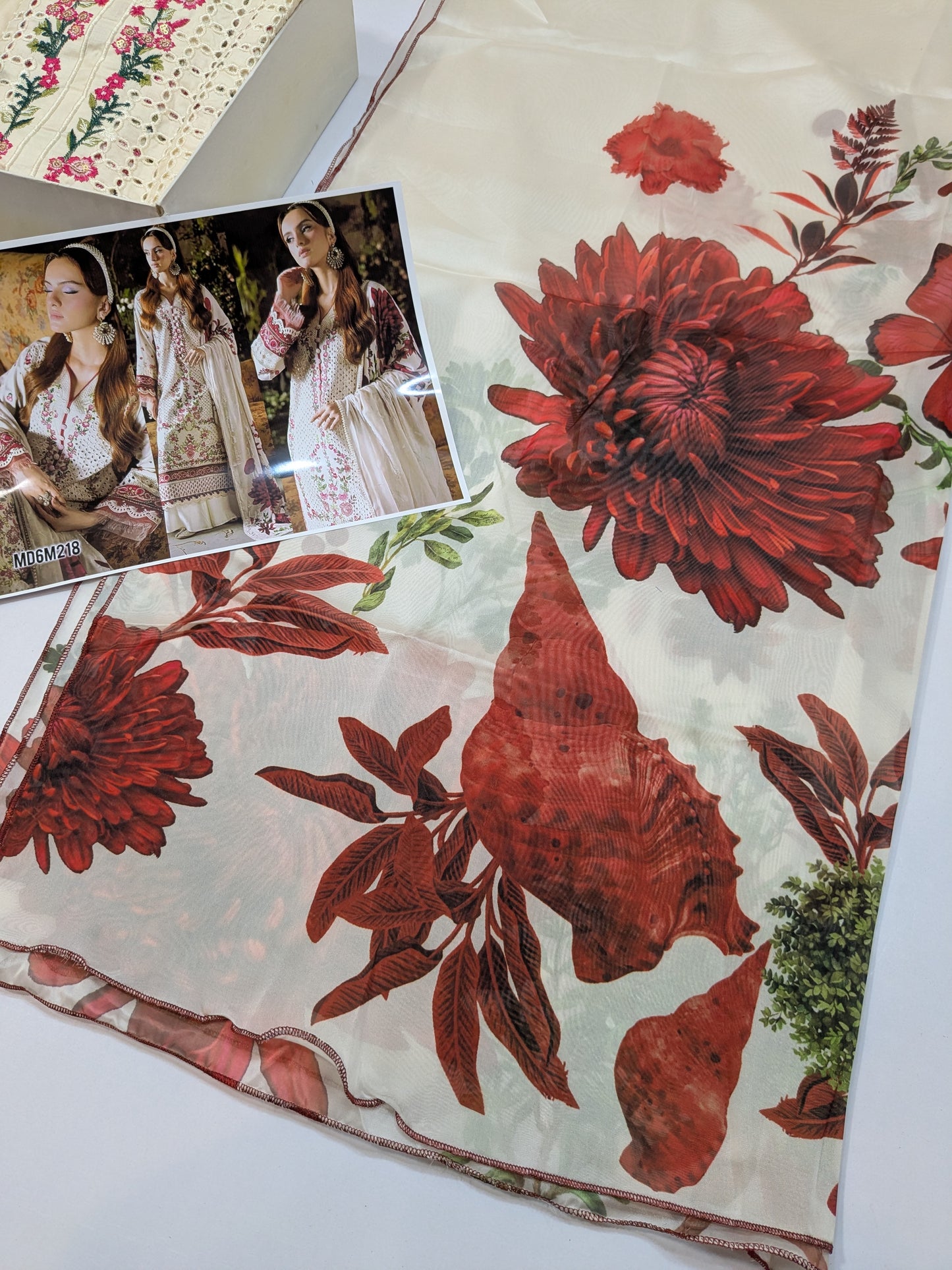 MAHNUR AMELIA LUXURIOUS CHIKENKARI LAWN