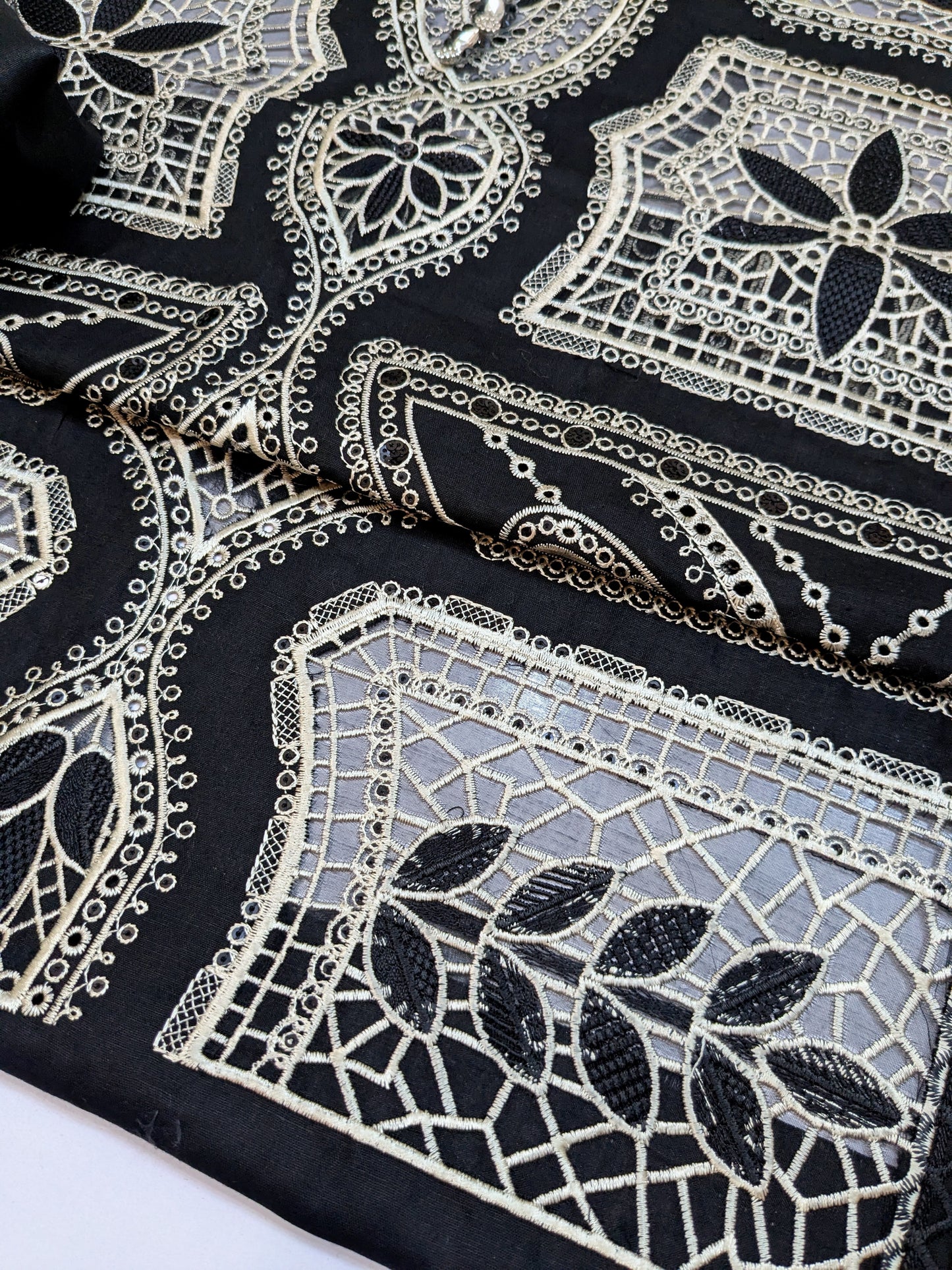 MARIA B LUXURIOUS LAWN BLACK 8B