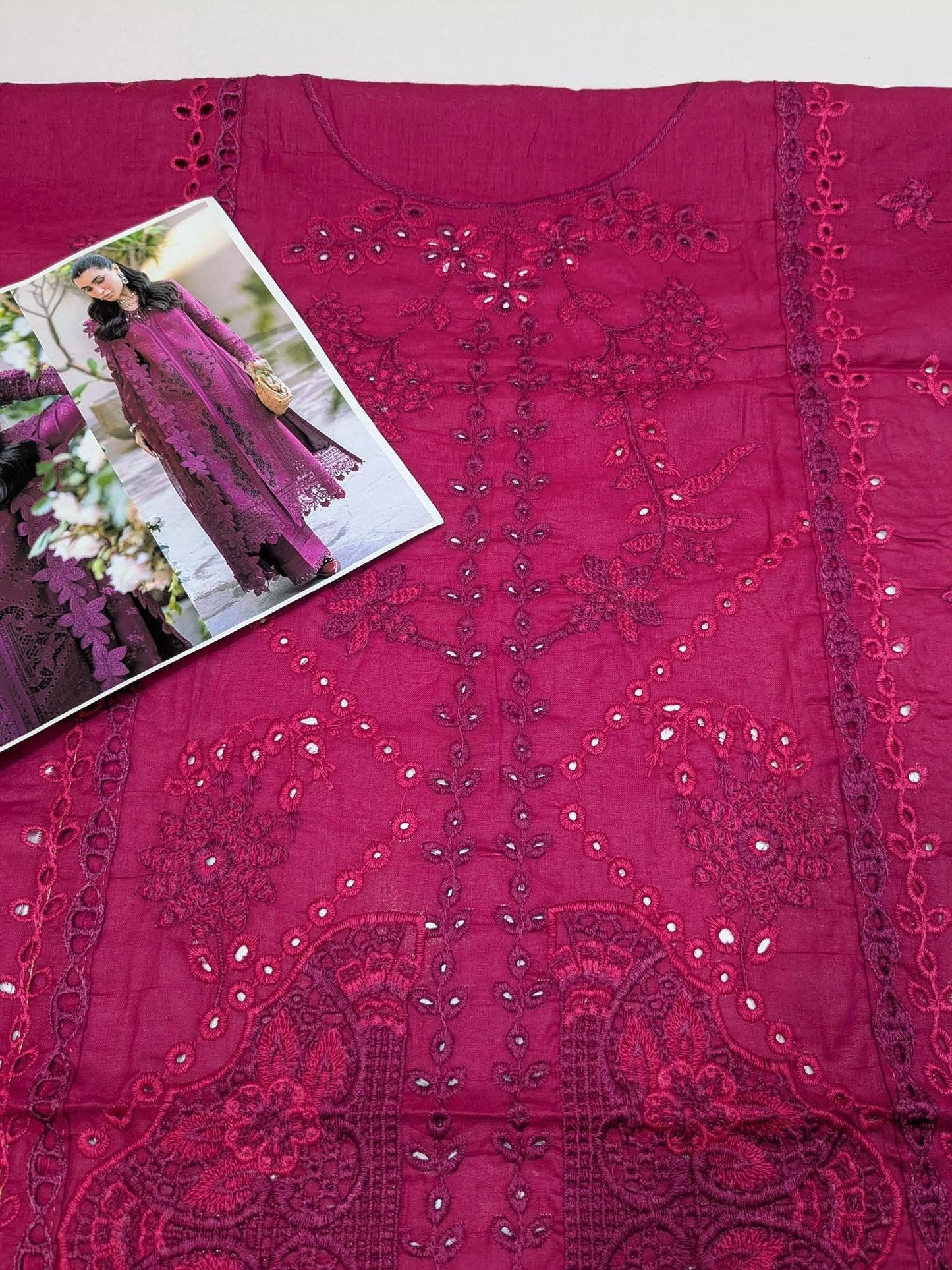QALAMKAR MAGENTA SAHIL KINARAY LUXURIOUS LAWN