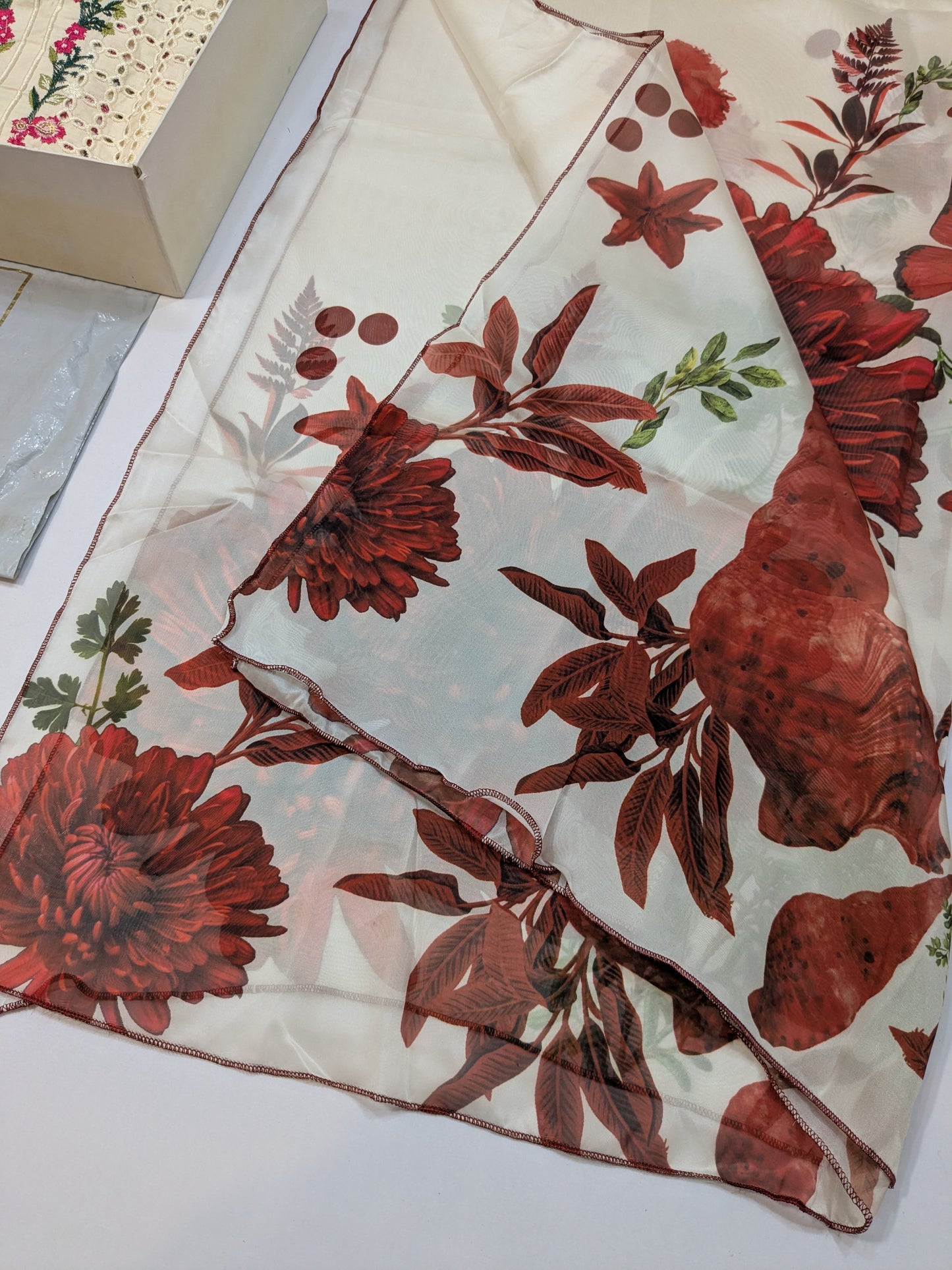MAHNUR AMELIA LUXURIOUS CHIKENKARI LAWN
