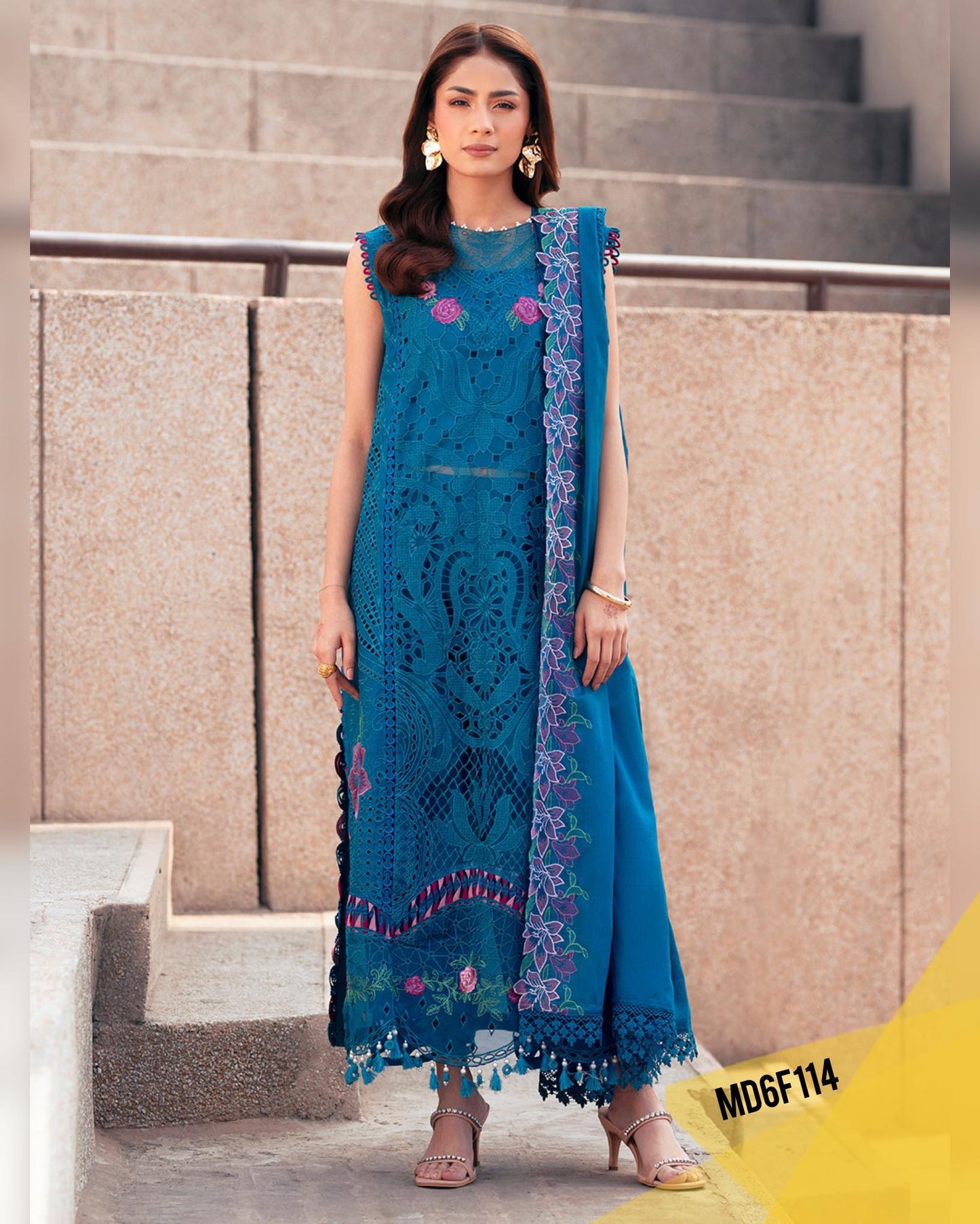 PARISHAY ZINC DIL E RAQSAM
LUXURIOUS LAWN