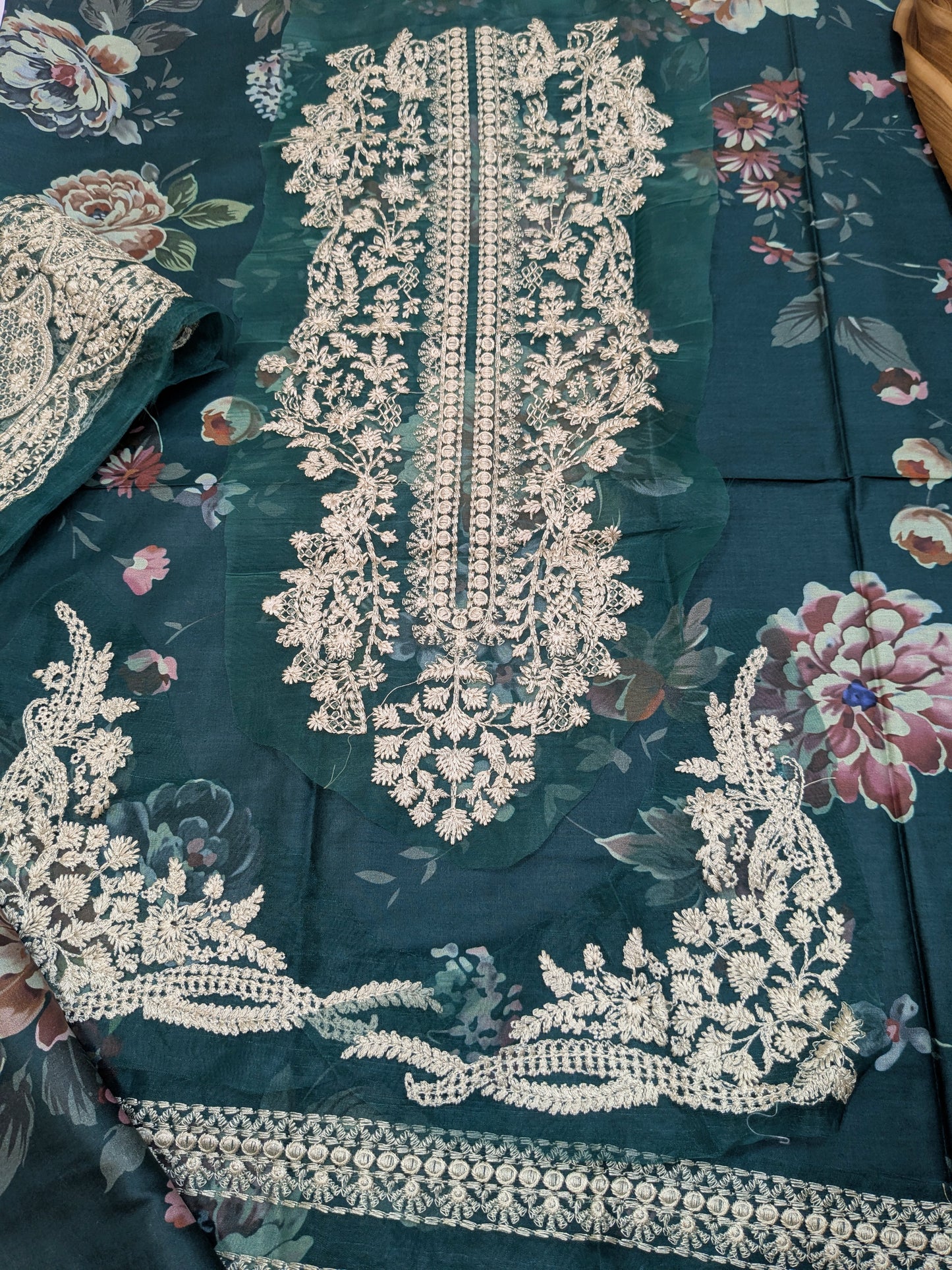 ZAINAB CHOTANI GREEN LAWN EMBROIDERED DRESS