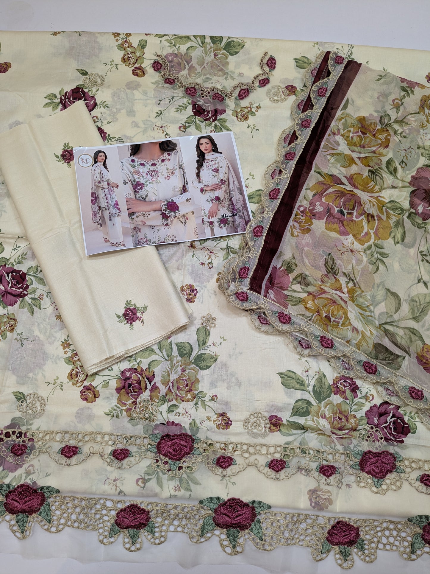 IZNIK CHIKENKARI EMB LAWN ROSE PRINT