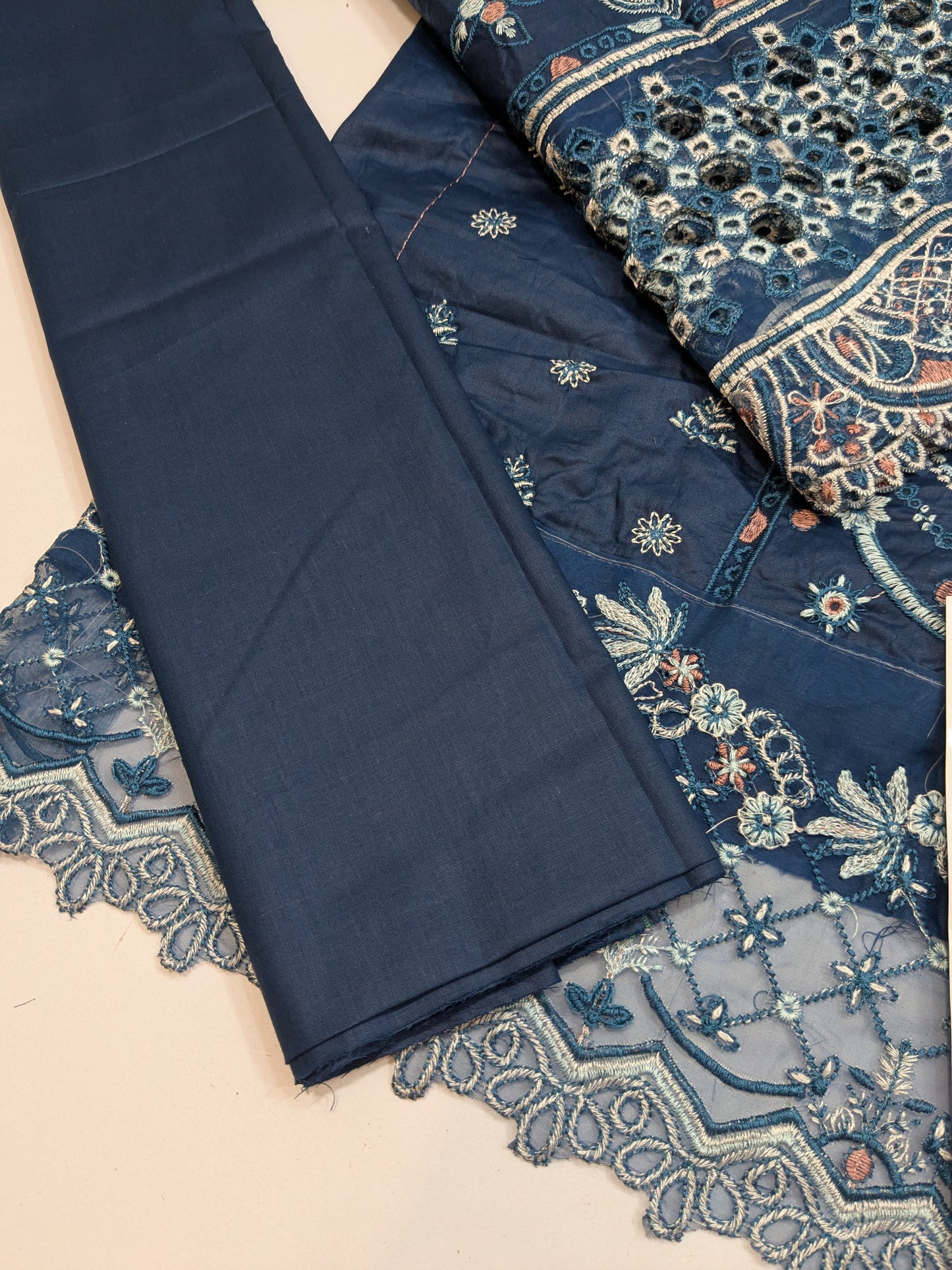 QALAMKAR AURORA LUXURIOUS CHIKENKARI LAWN