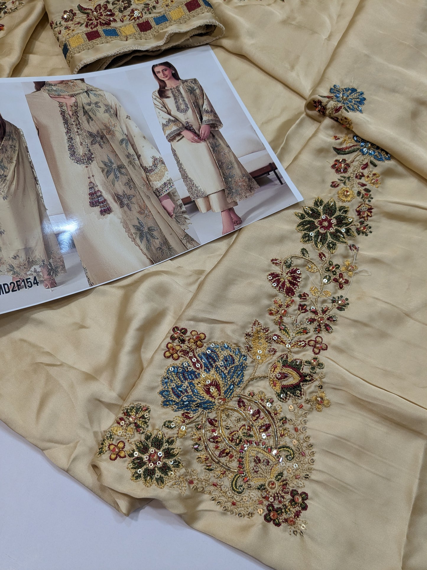 IZNIK FAWB SILK EMBROIDERED