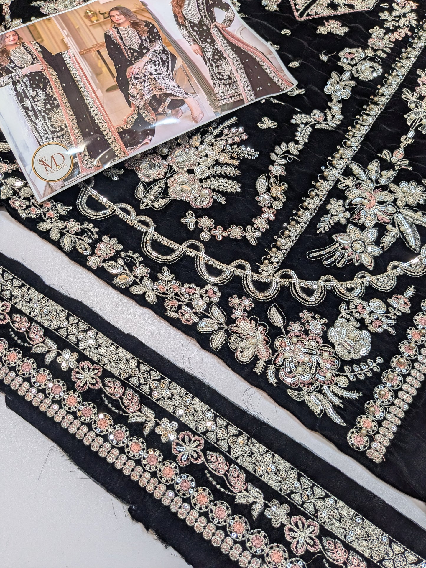 Aneela Sumbul Black Velvet Luxurious Look