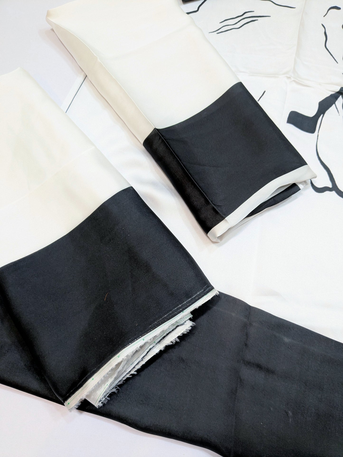LULUSAR BLACK WHITE DIGITAL SILK