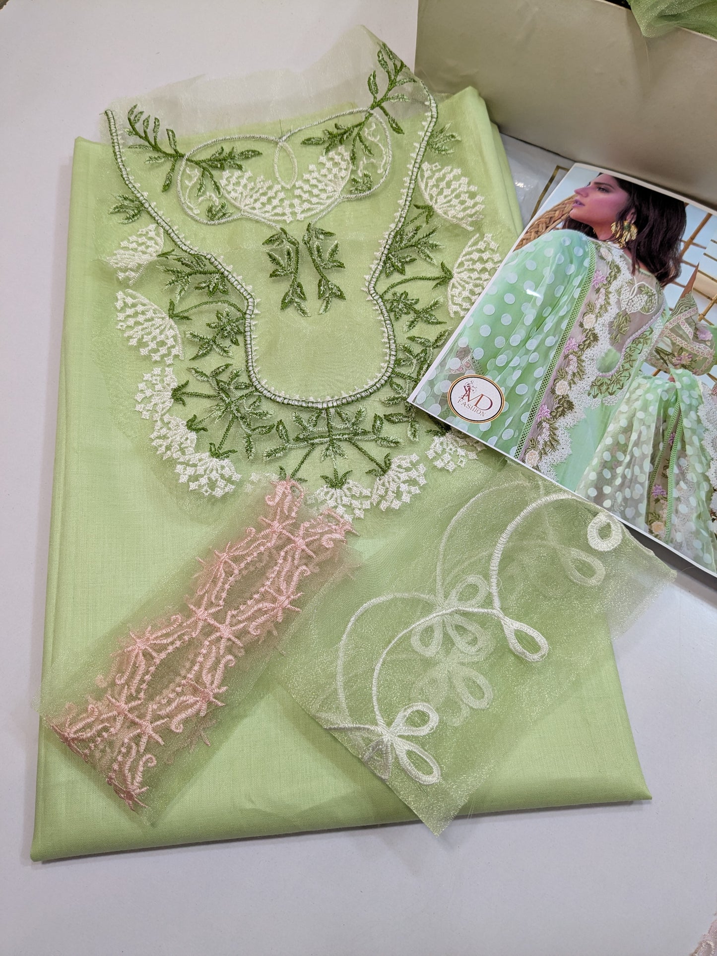 CRIMSON  SEAFOAM GREEN LUXURY LAWN DIL DUPPATA