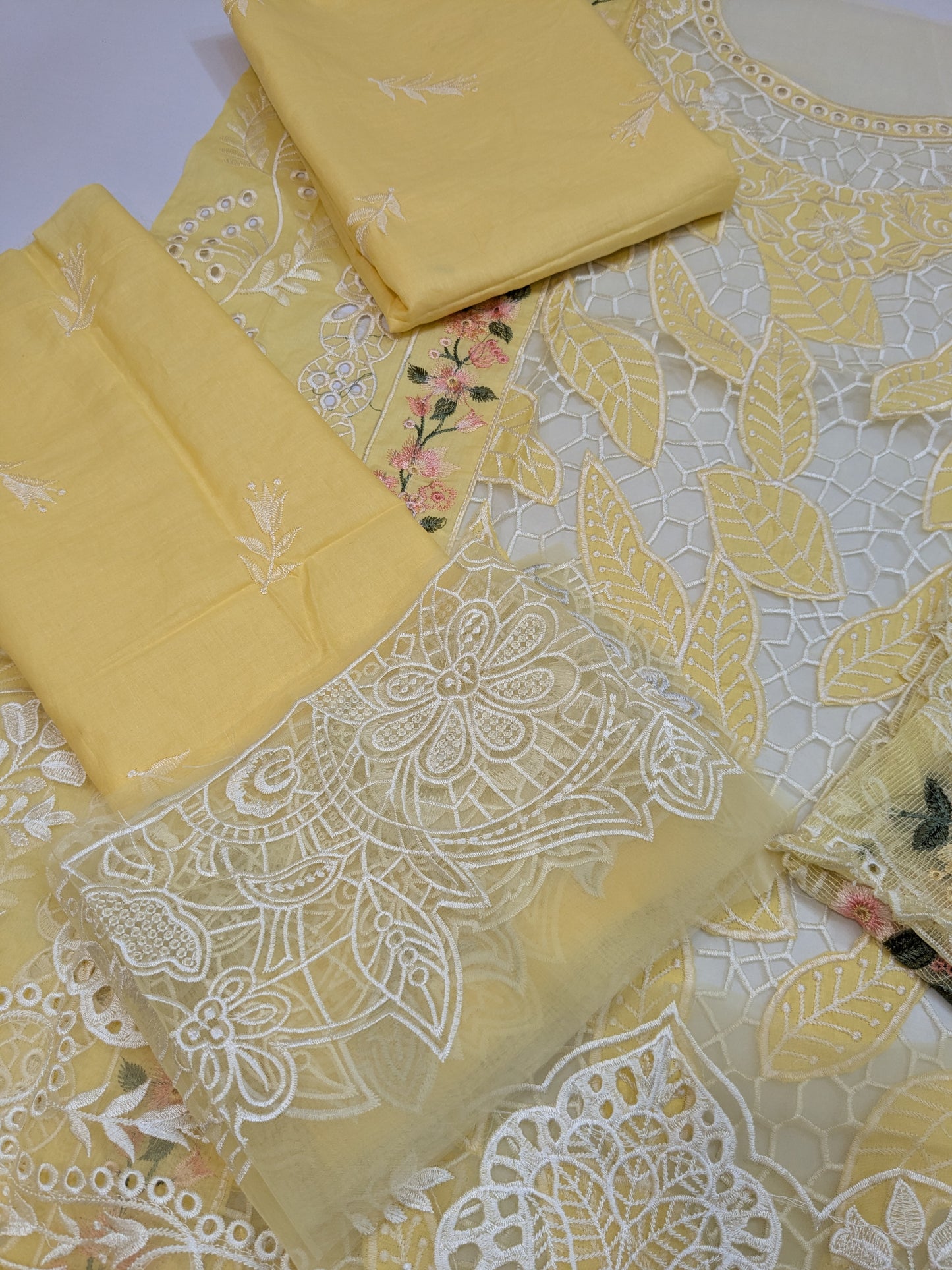 MAHNUR DAHLIA SIRENE YELLOW LUXURIOUS LAWN