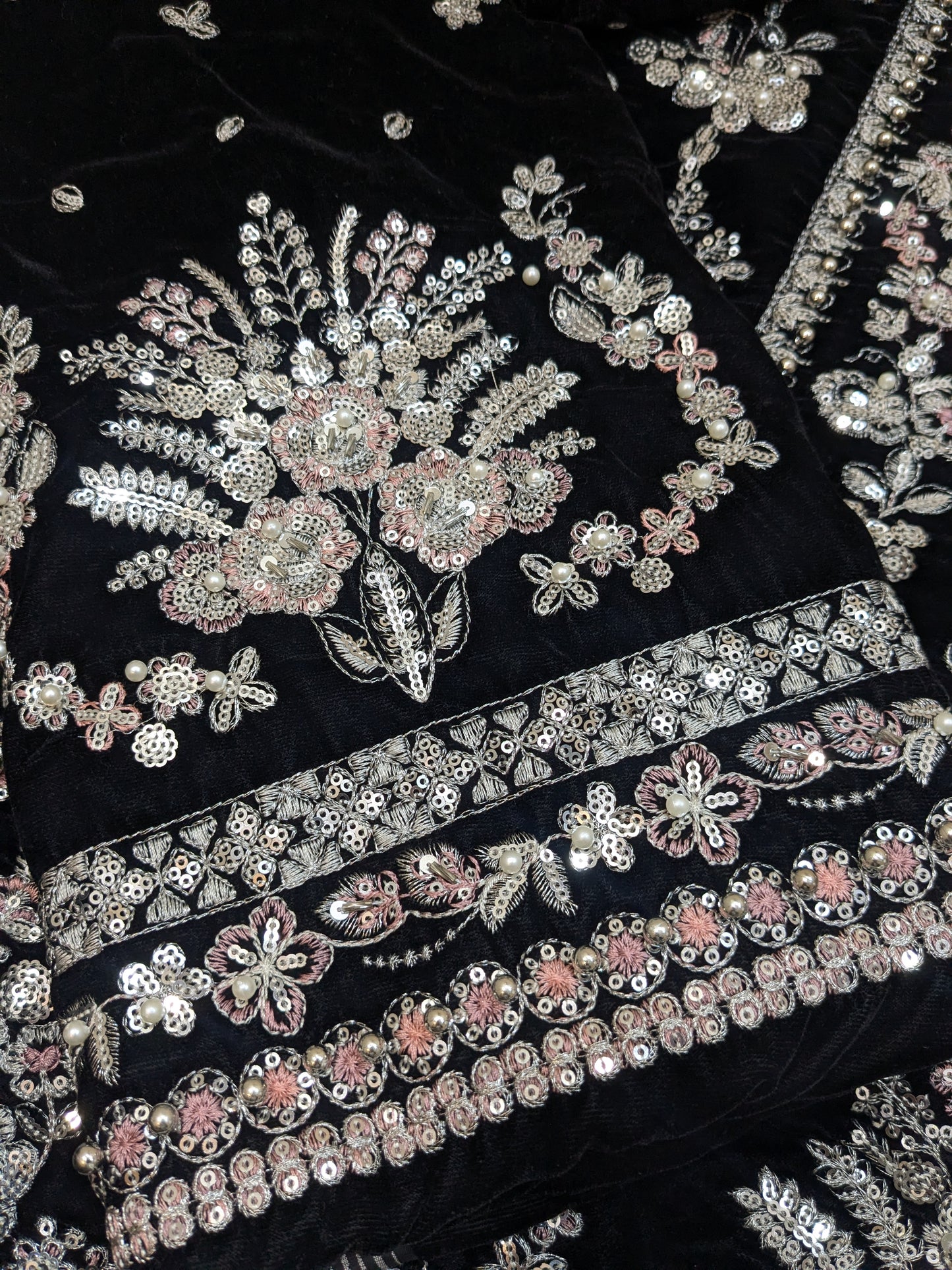 Aneela Sumbul Black Velvet Luxurious Look