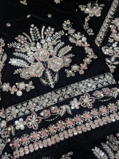 Aneela Sumbul Black Velvet Luxurious Look