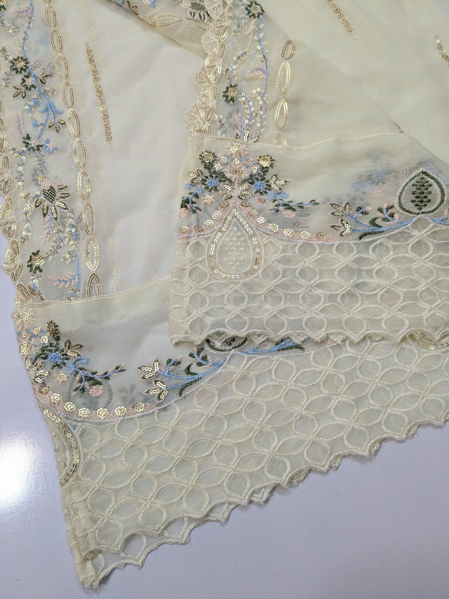 QALAMKAR FIRUZE CHIKANKARI LUXURY EMBROIDERED LAWN