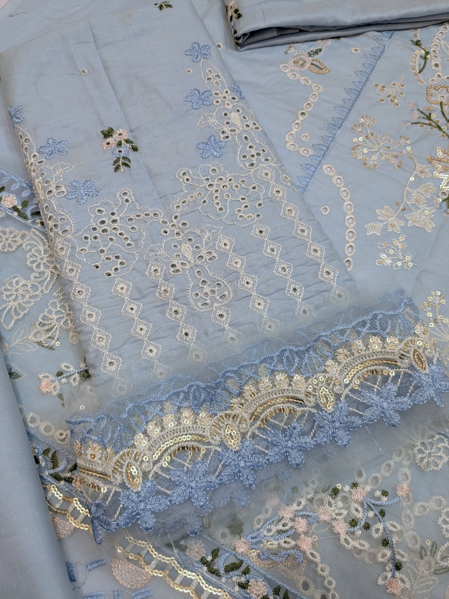 QALAMKAR FIRUZE CHIKANKARI LUXURY EMBROIDERED LAWN