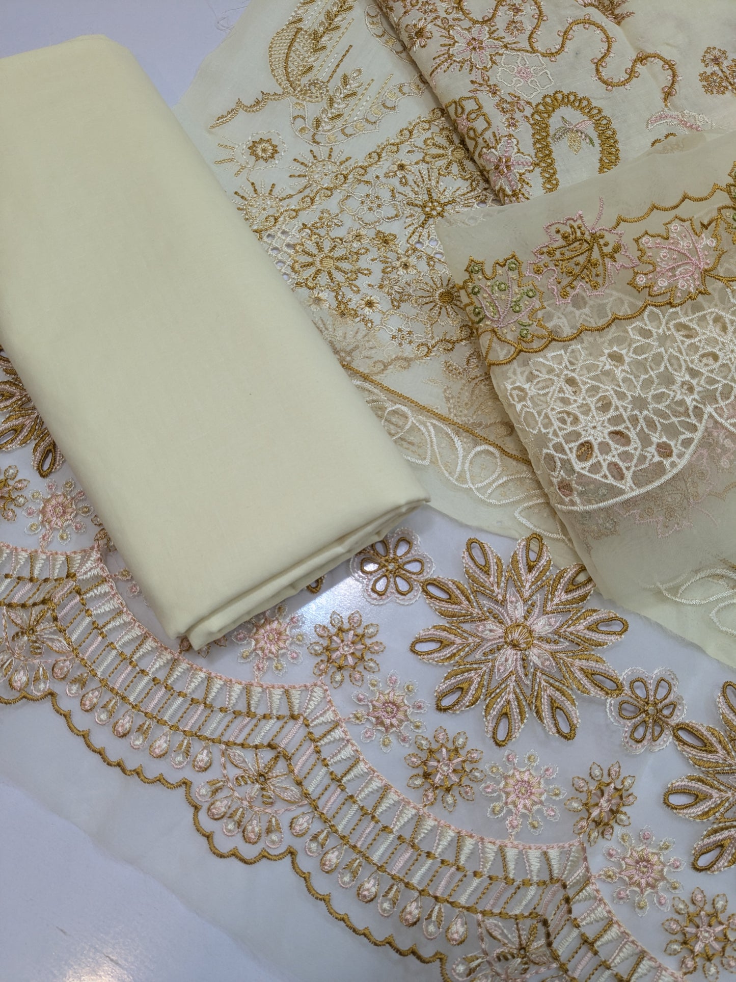 QALAMKAR SAFA SAHIL LUXURIOUS LAWN