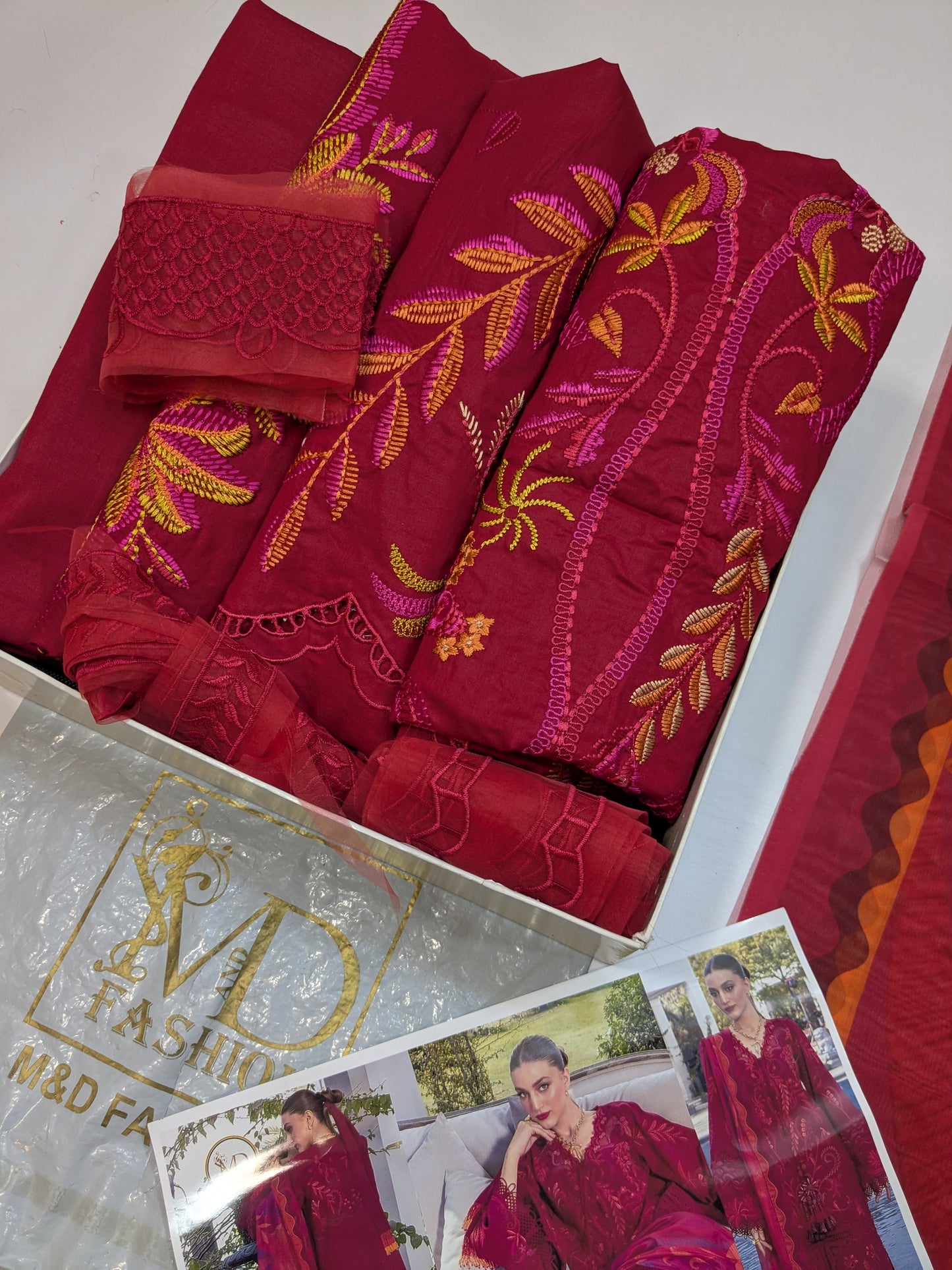 CRIMSON BEAUTY IN BLOOM D3A LUXURIOUS LAWN