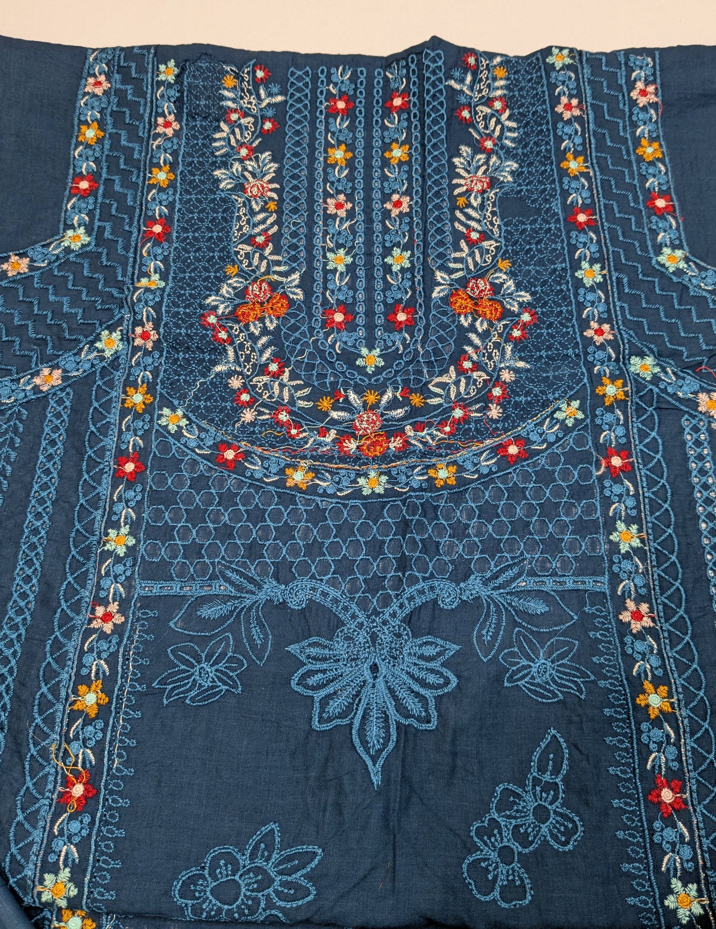 BIN ILYAS LUXURY LAWN CHIKENKARI EMBROIDERED