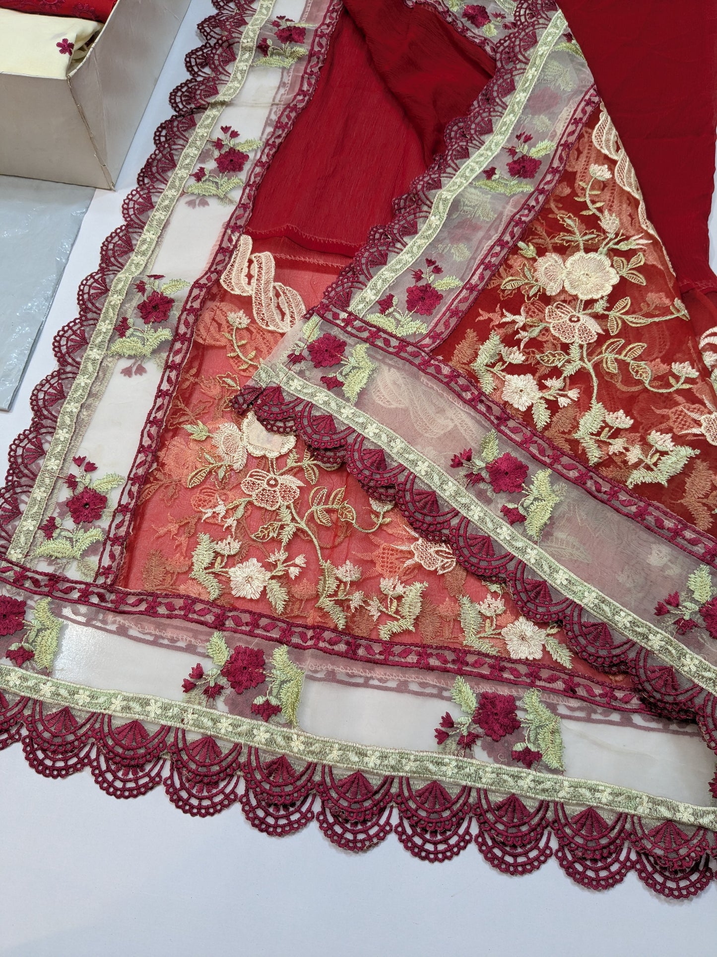SAIRA SHAKIRA SHAMS CHIKENKARI LAWN RED WHITE