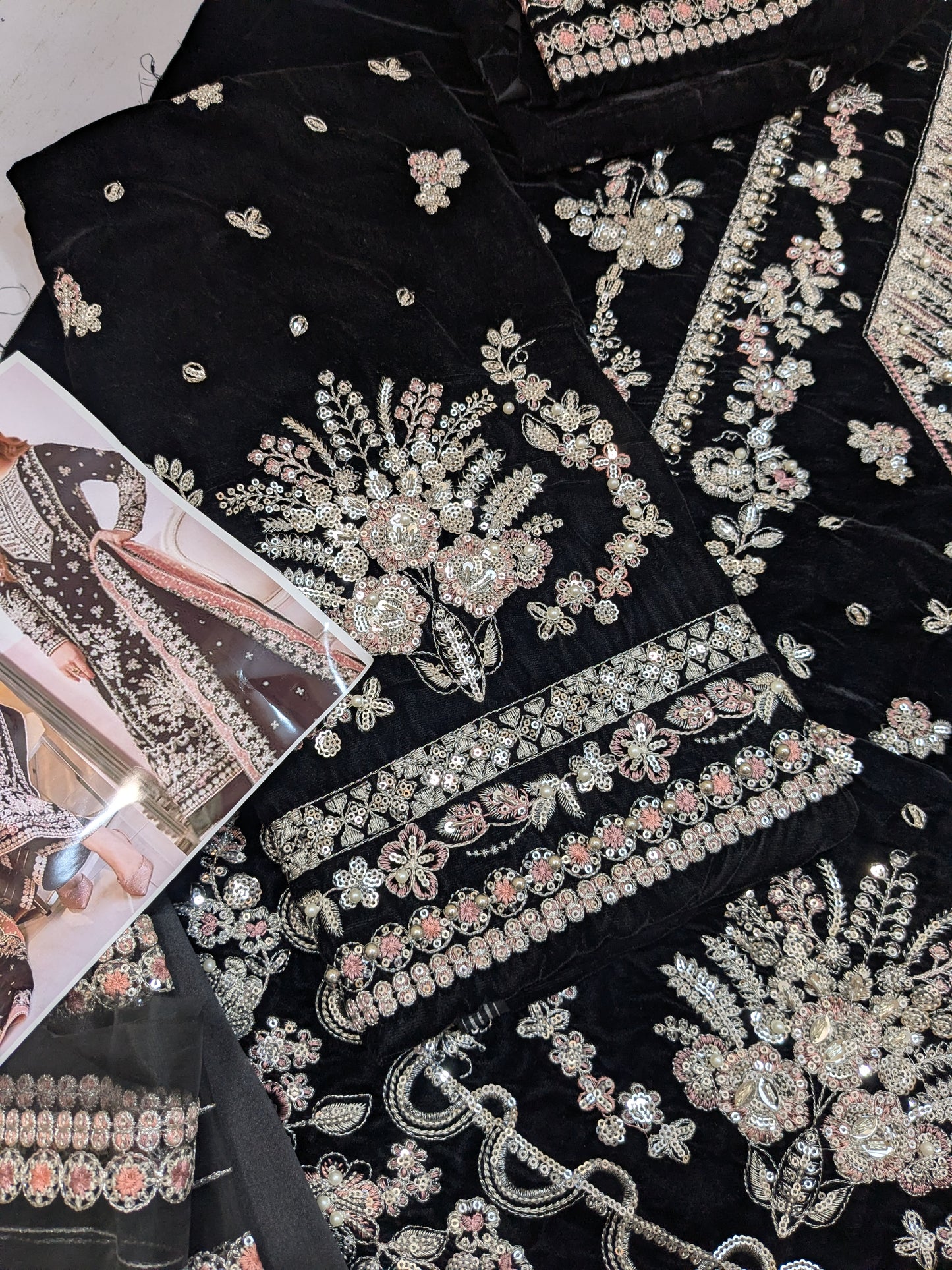 Aneela Sumbul Black Velvet Luxurious Look