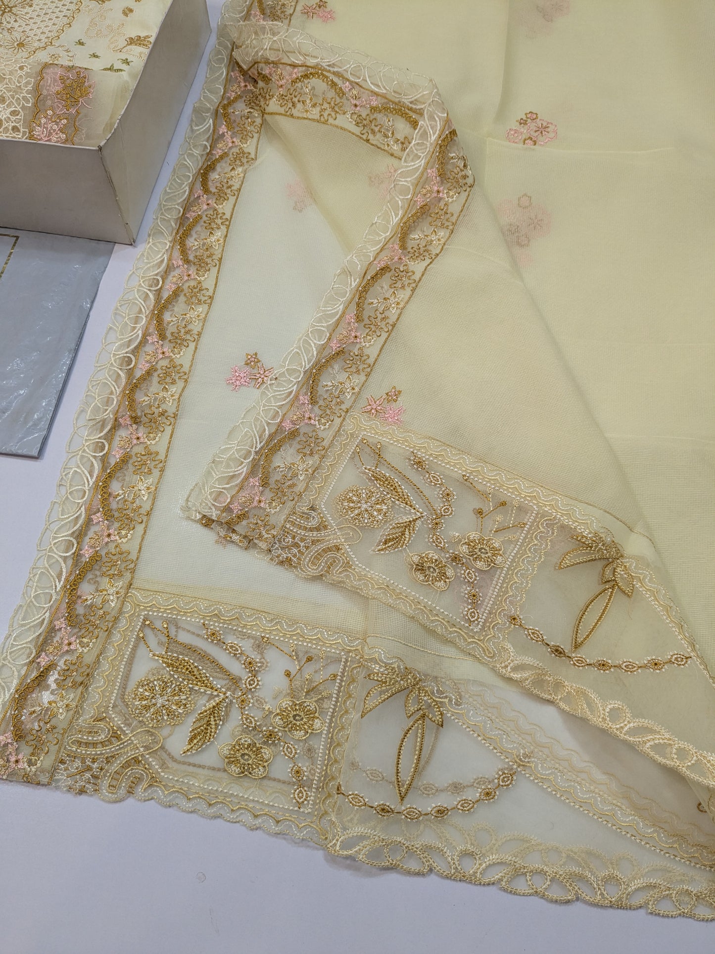 QALAMKAR SAFA SAHIL LUXURIOUS LAWN