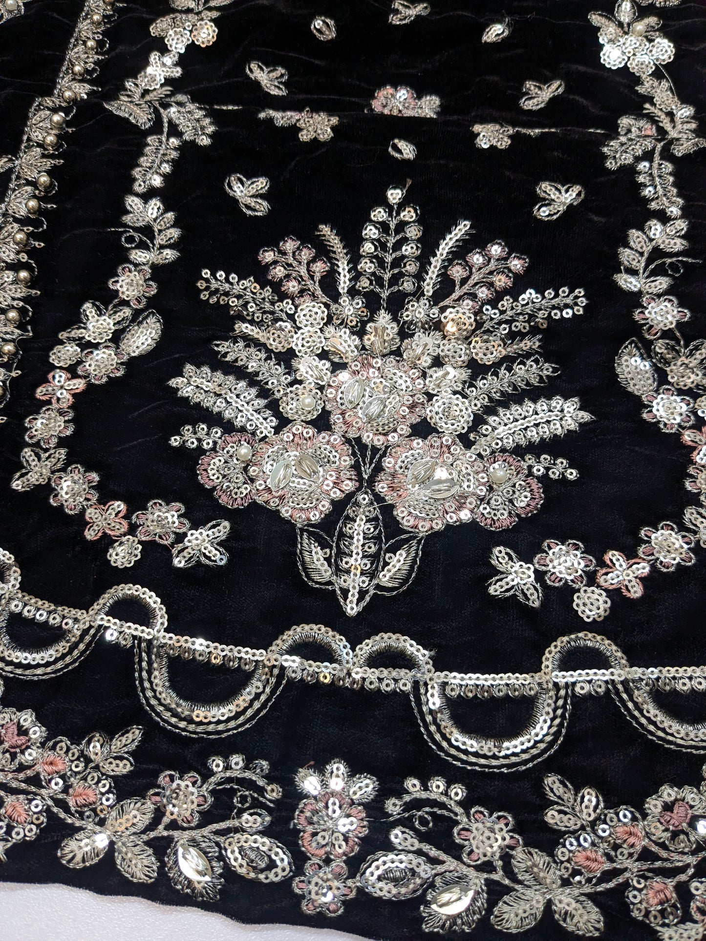 Aneela Sumbul Black Velvet Luxurious Look