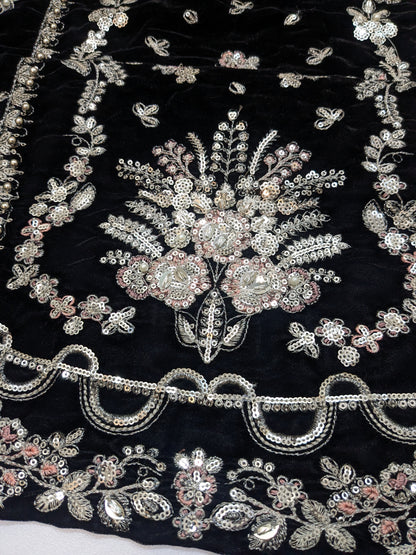 Aneela Sumbul Black Velvet Luxurious Look