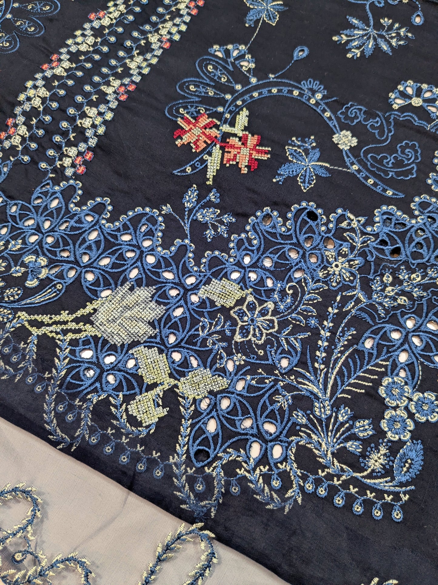 QALAMKAR ESMA SAHIL LUXURIOUS LAWN