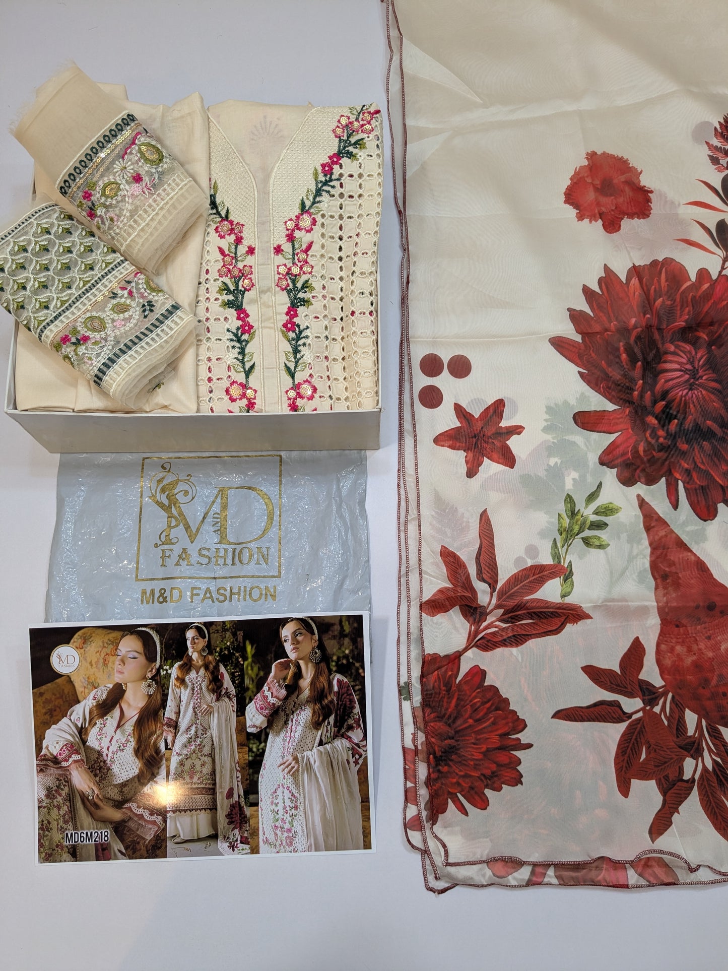 MAHNUR AMELIA LUXURIOUS CHIKENKARI LAWN