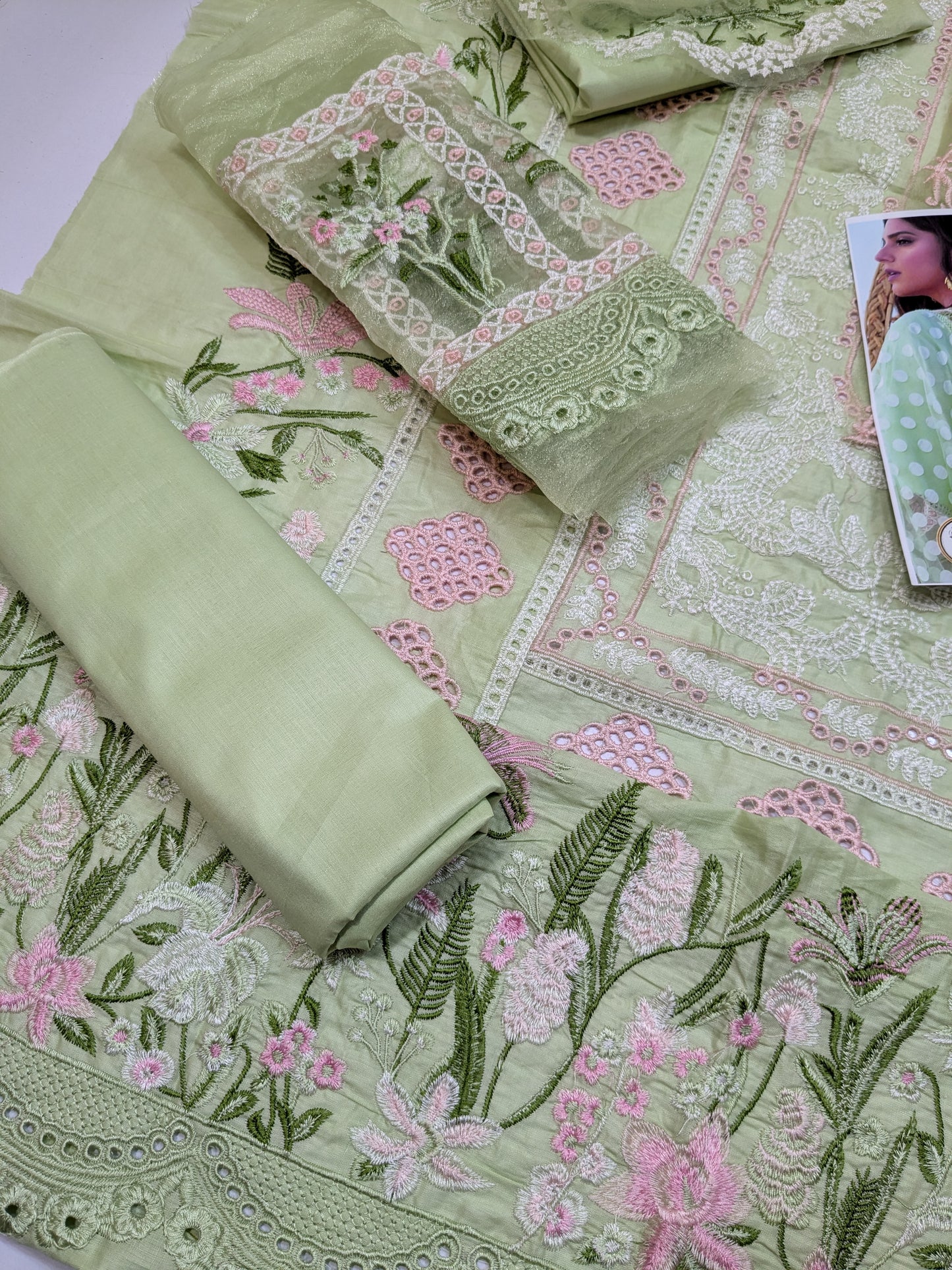 CRIMSON  SEAFOAM GREEN LUXURY LAWN DIL DUPPATA