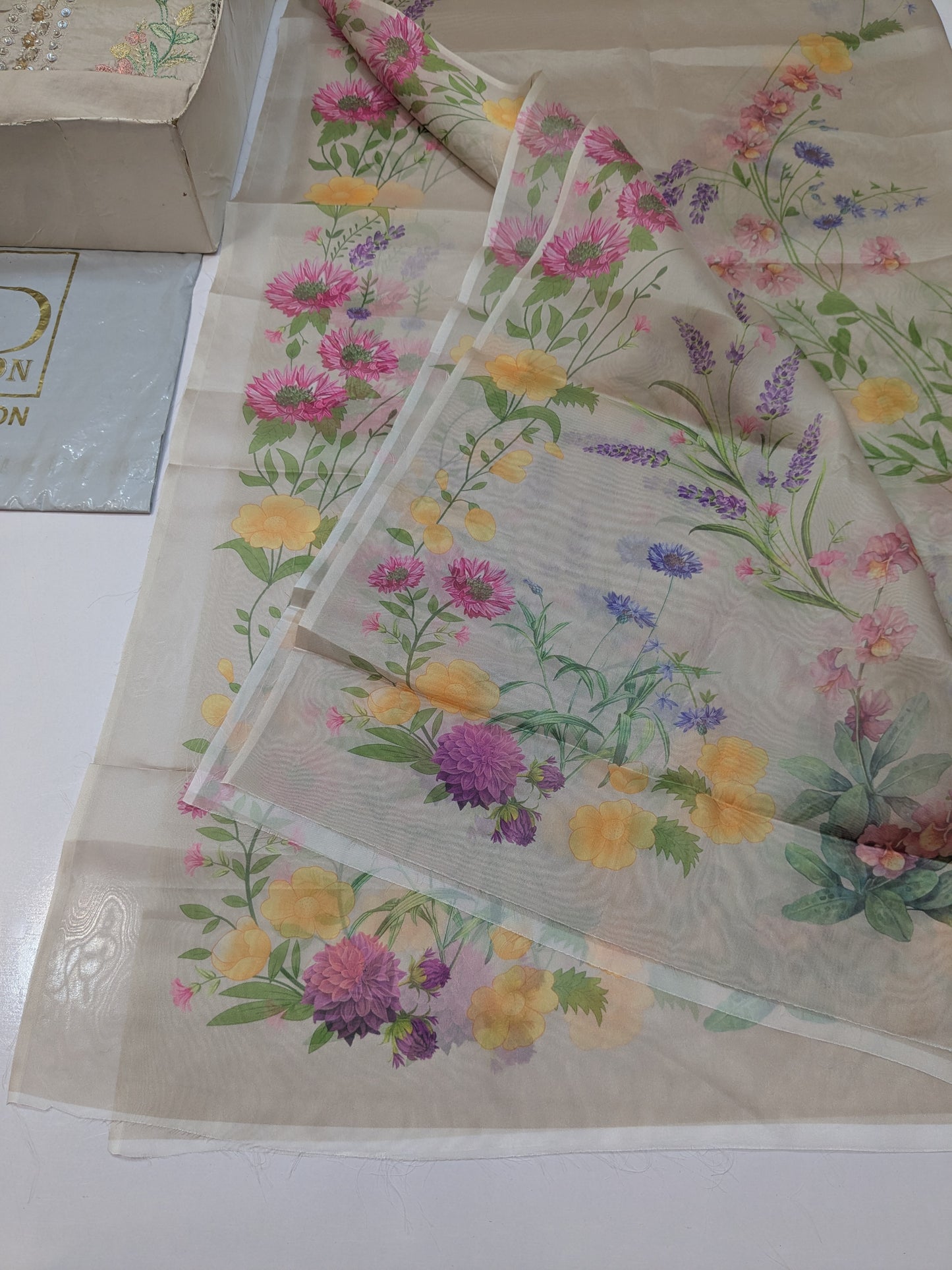 MARIA B AISH WHITE LUXURIOUS CHIKENKARI LAWN