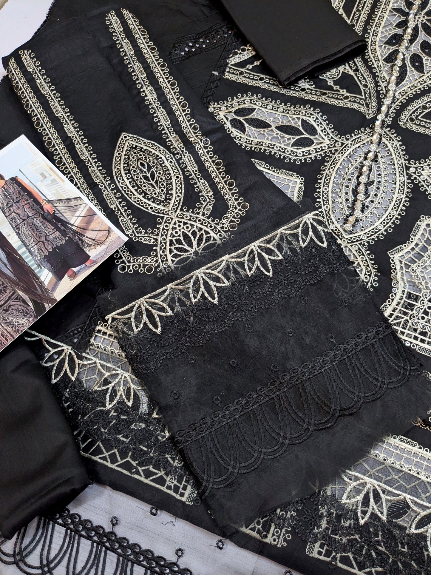 MARIA B LUXURIOUS LAWN BLACK 8B