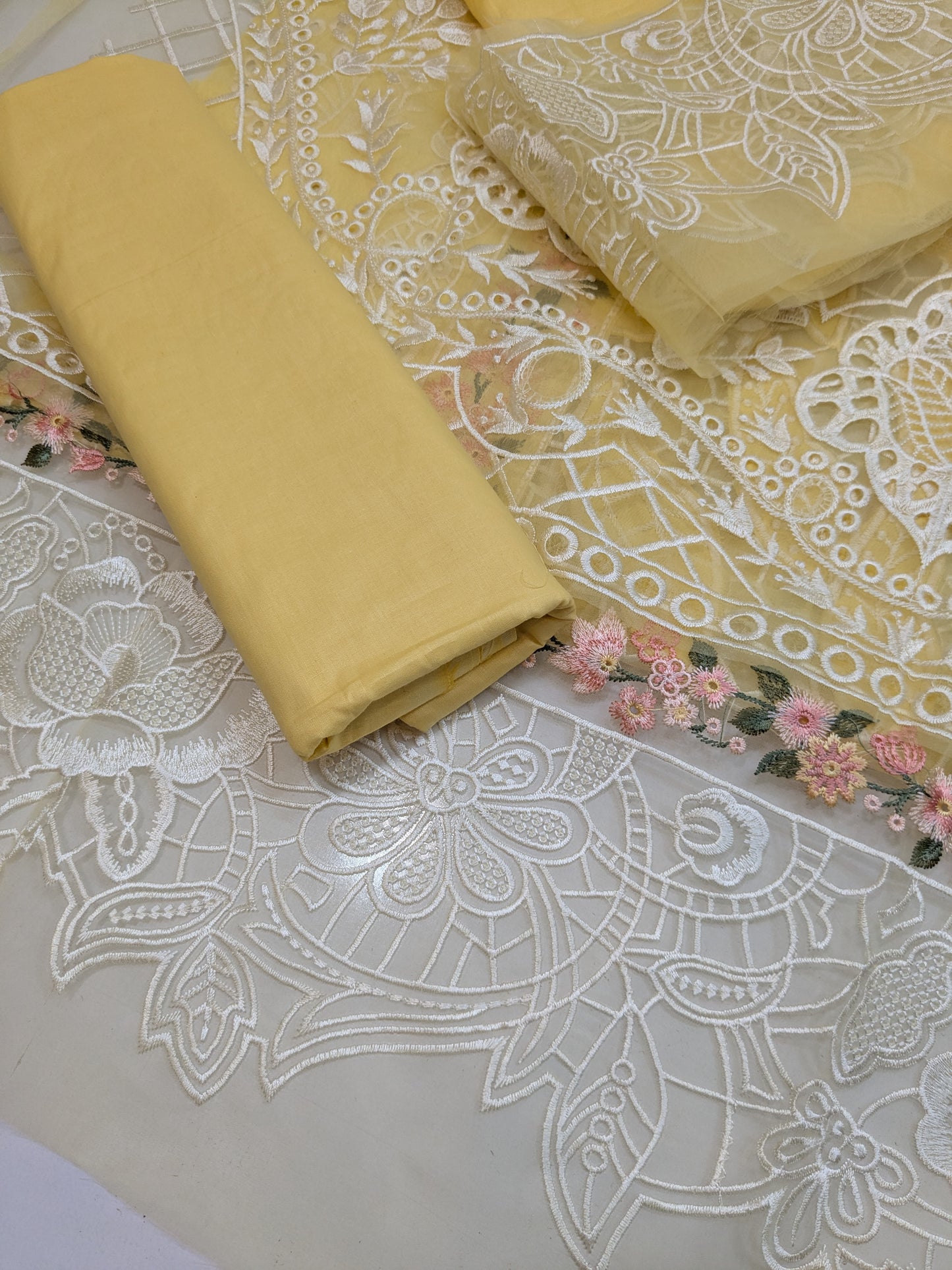 MAHNUR DAHLIA SIRENE YELLOW LUXURIOUS LAWN