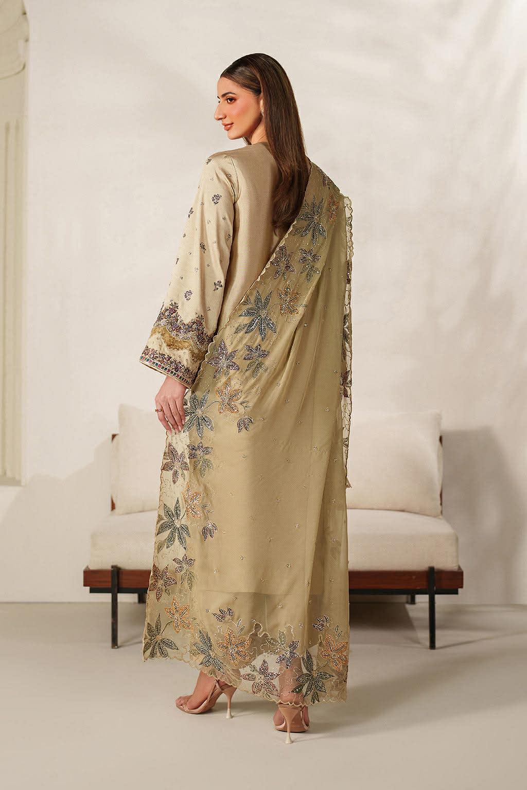 IZNIK FAWB SILK EMBROIDERED