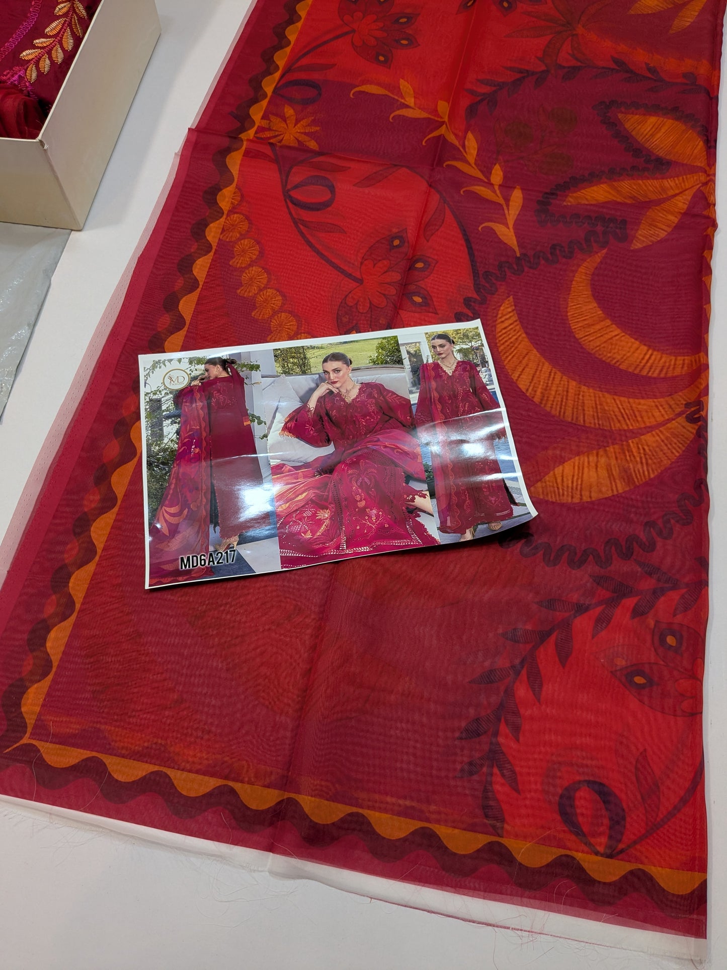 CRIMSON BEAUTY IN BLOOM D3A LUXURIOUS LAWN